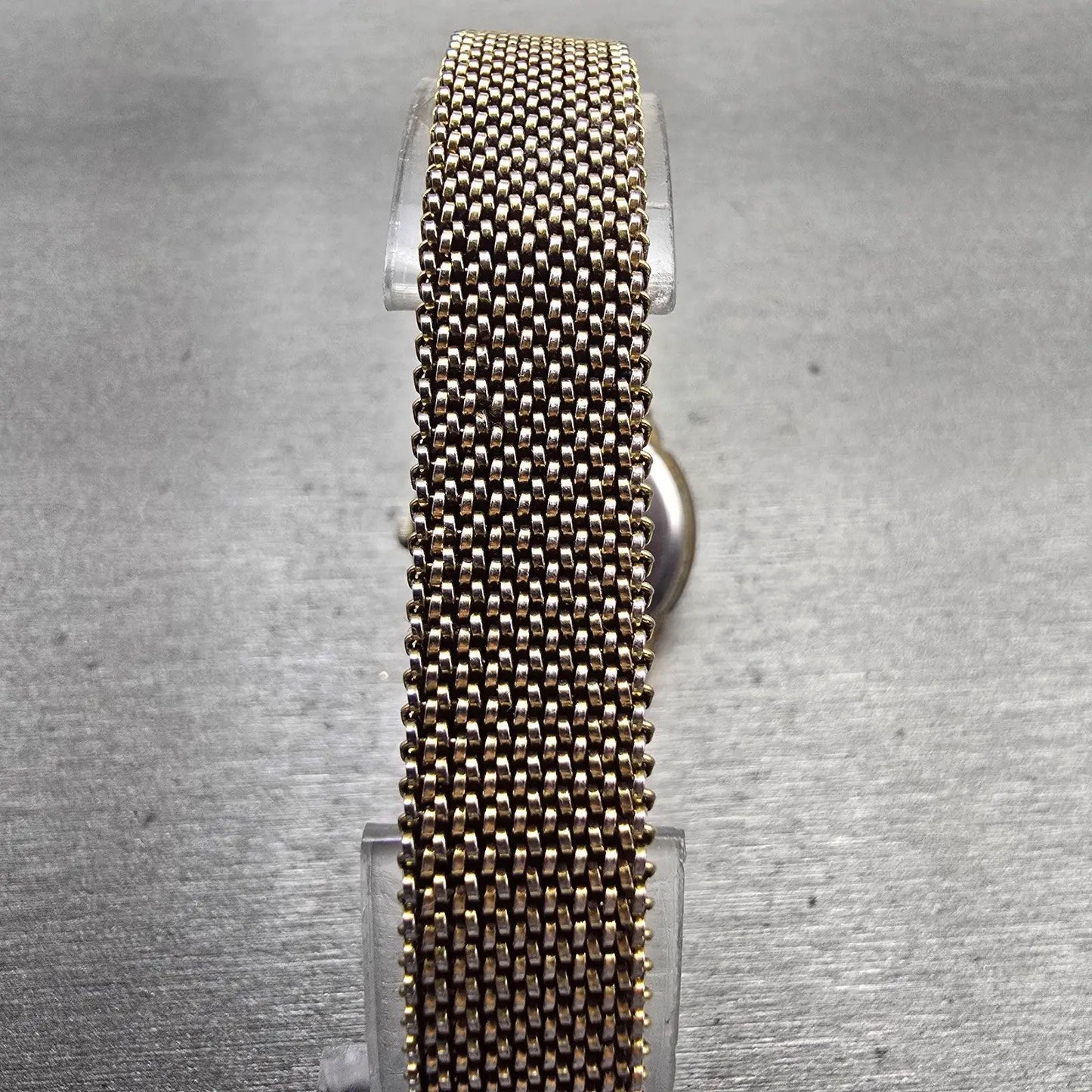 Seiko Alba Watch Women 25mm Ivory Dial Gold Tone Round V501-0ET0 New Battery VTG7
