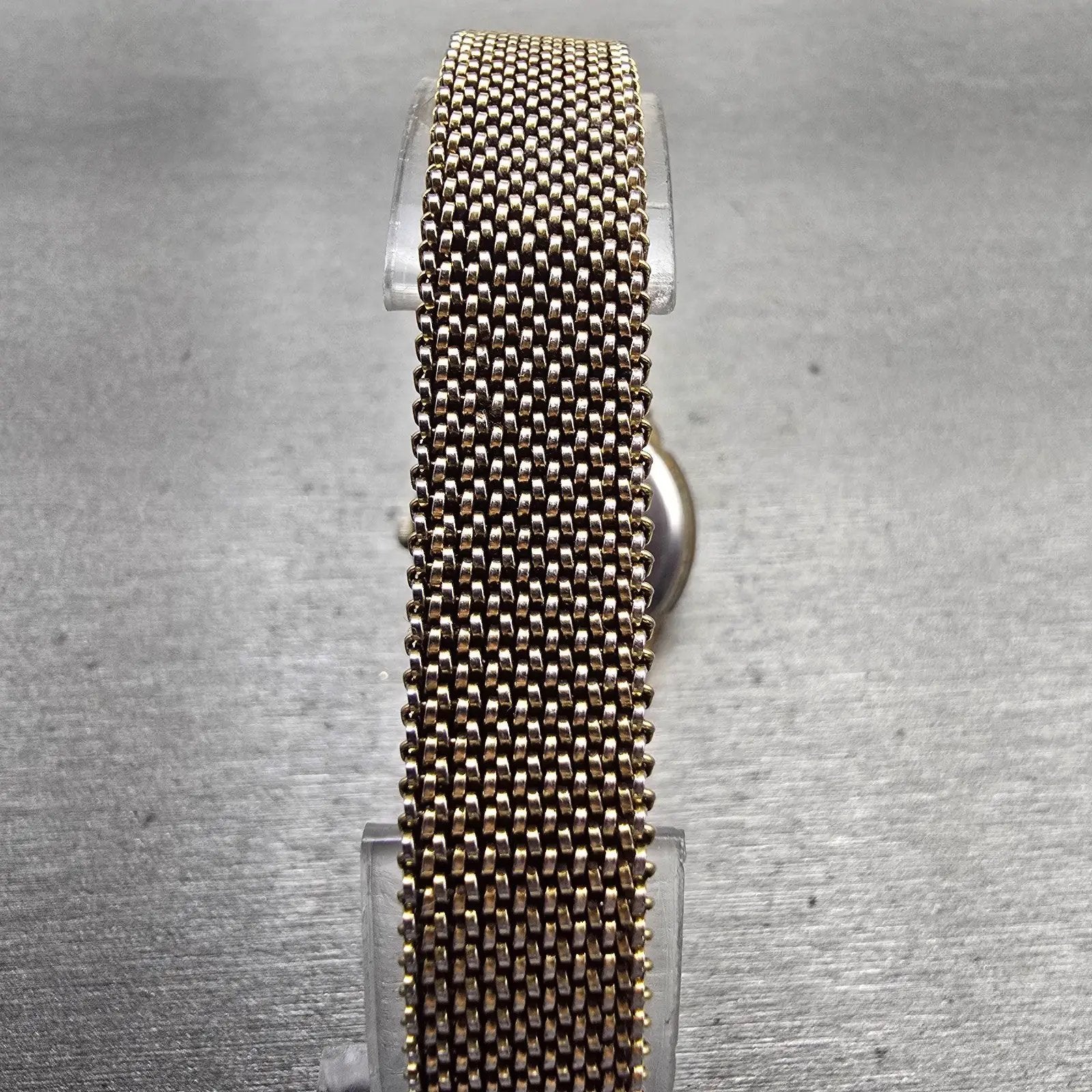 Seiko Alba Watch Women 25mm Ivory Dial Gold Tone Round V501-0ET0 New Battery VTG7
