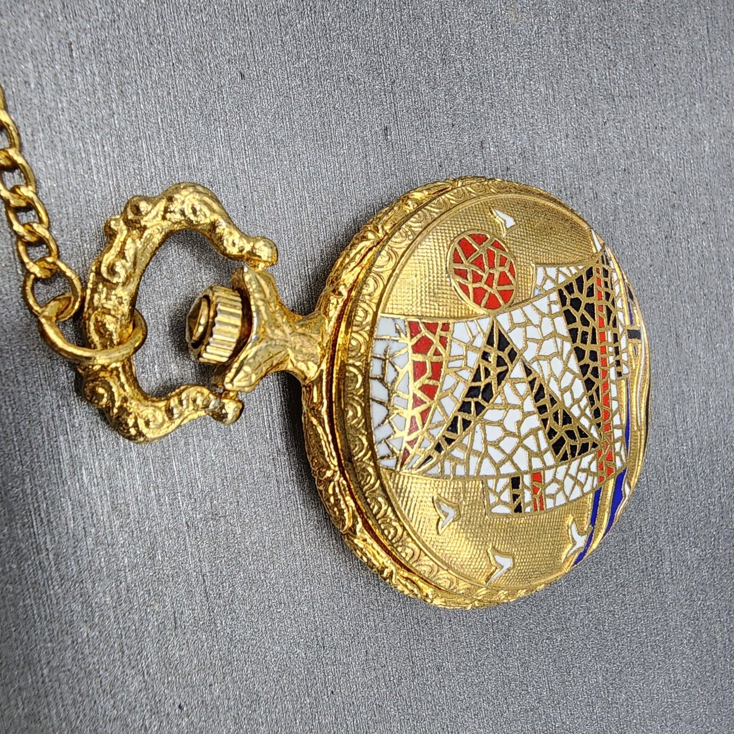 Skeleton Pocket Watch Men 47mm Skeleton Dial Gold Tone Mosaic Design Runs