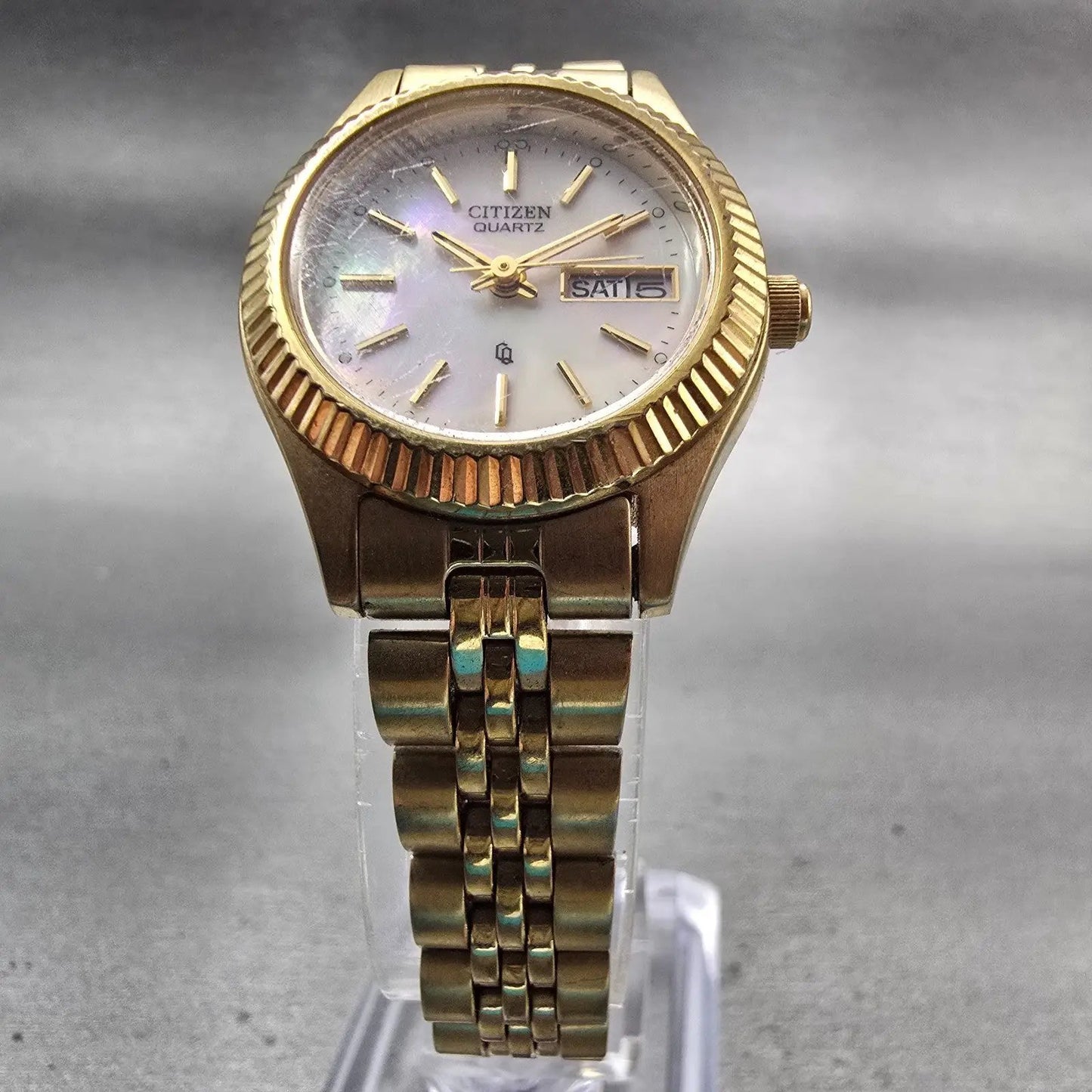 Citizen CQ Watch Women MOP Dial Gold Tone Daydate Round 1002-R15101 New Battery5