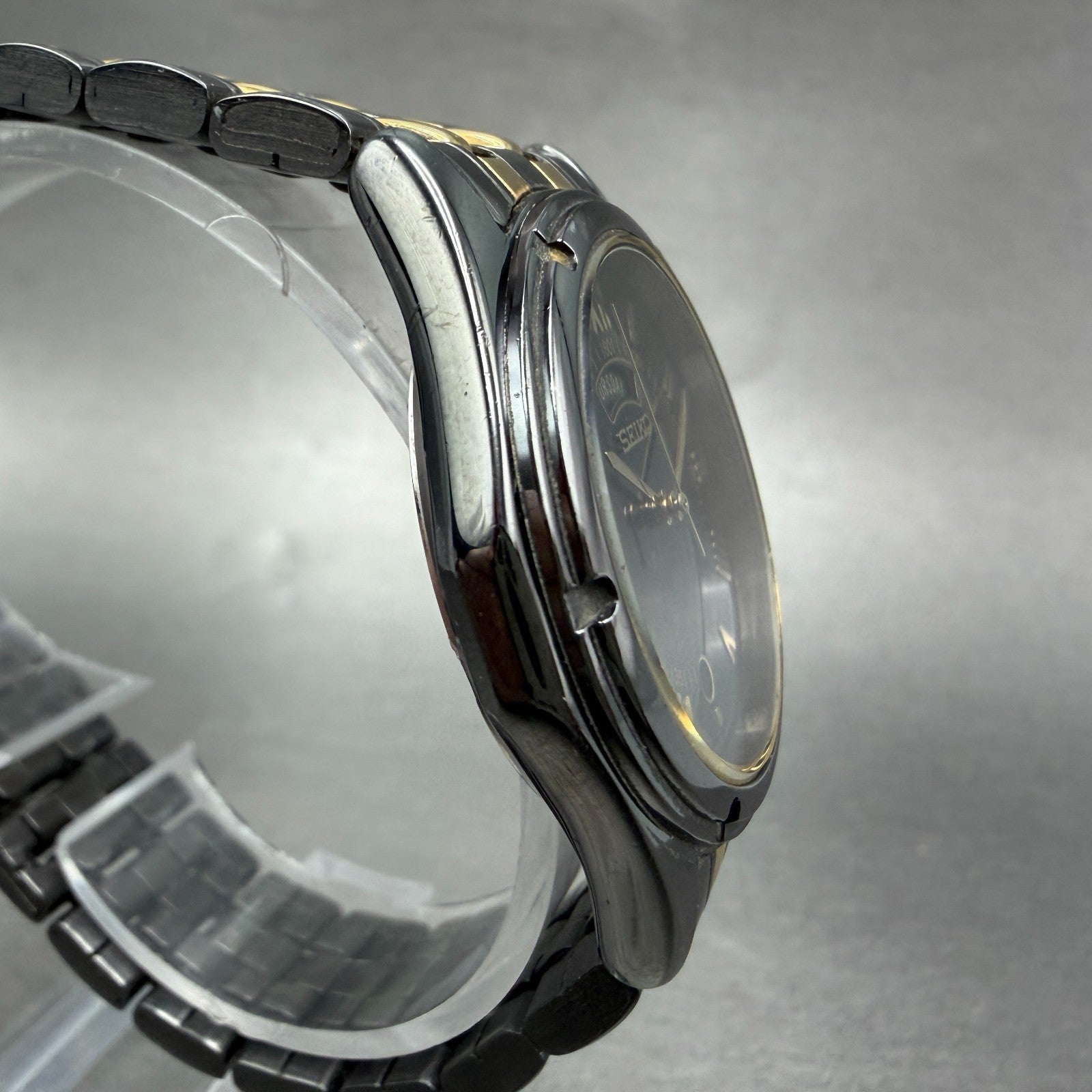 Seiko Watch Men 35mm Black Dial Black & Gold Tone Daydate V733-6C49 New Battery23
