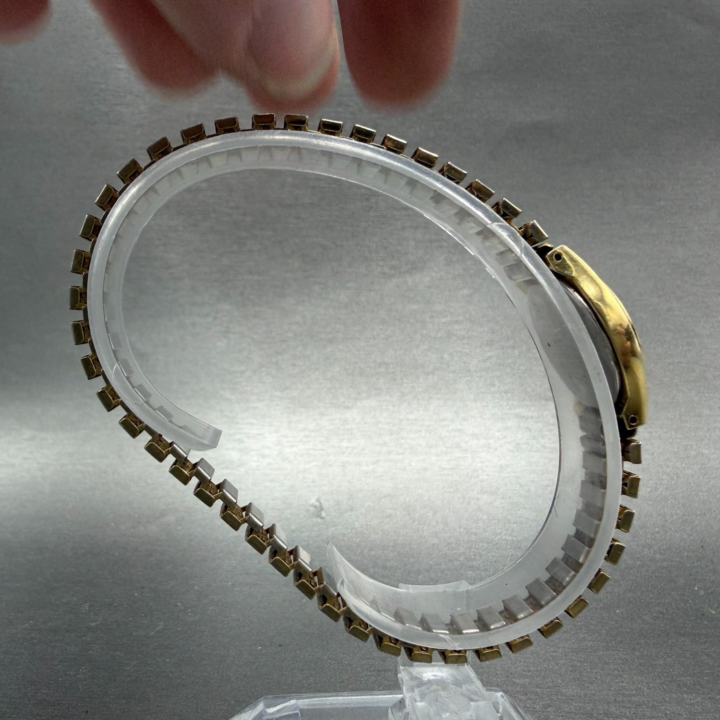 Seiko Watch Women 17mm Champagne Dial Gold Tone Oval 2Y00-5E29 New Battery VTG9