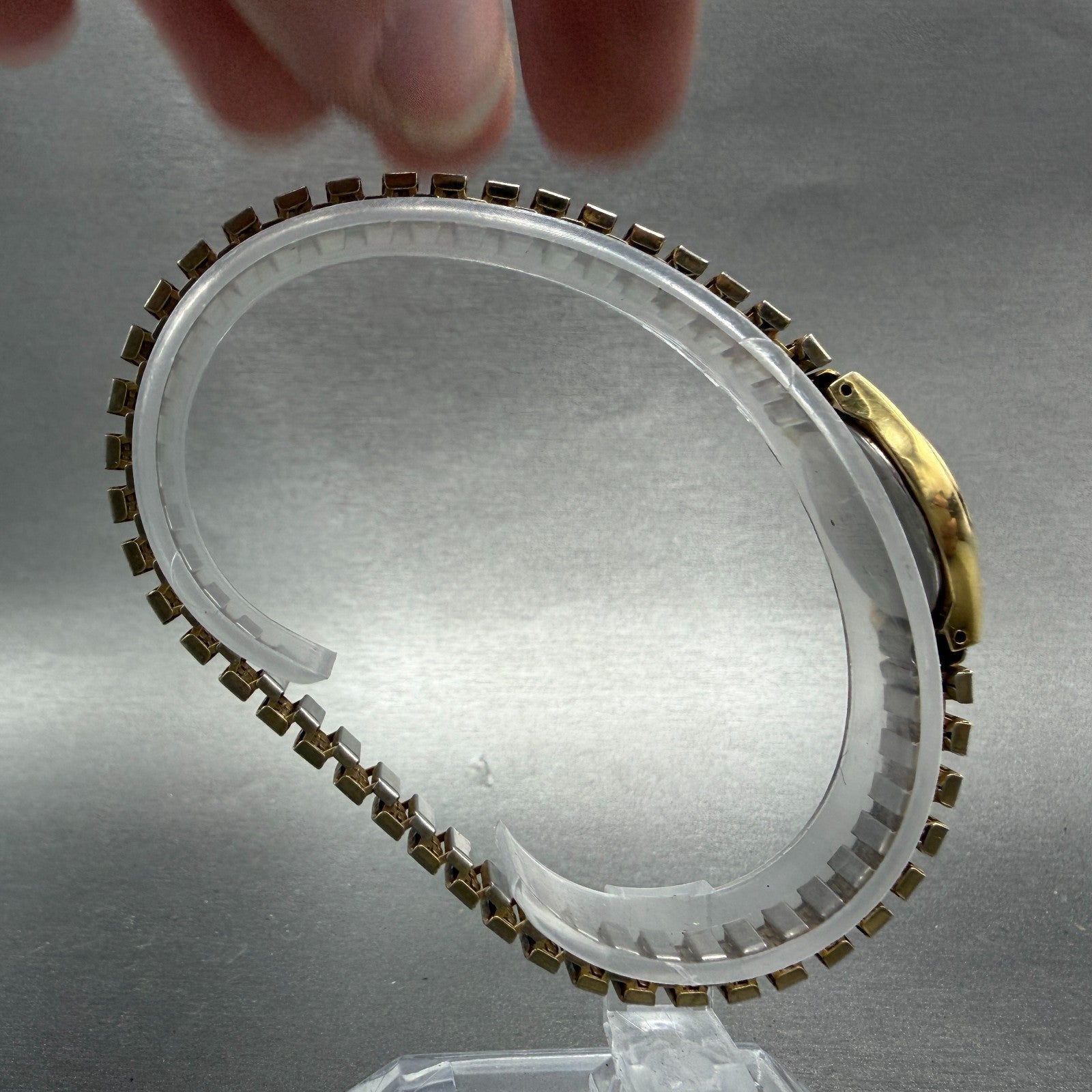 Seiko Watch Women 17mm Champagne Dial Gold Tone Oval 2Y00-5E29 New Battery VTG9