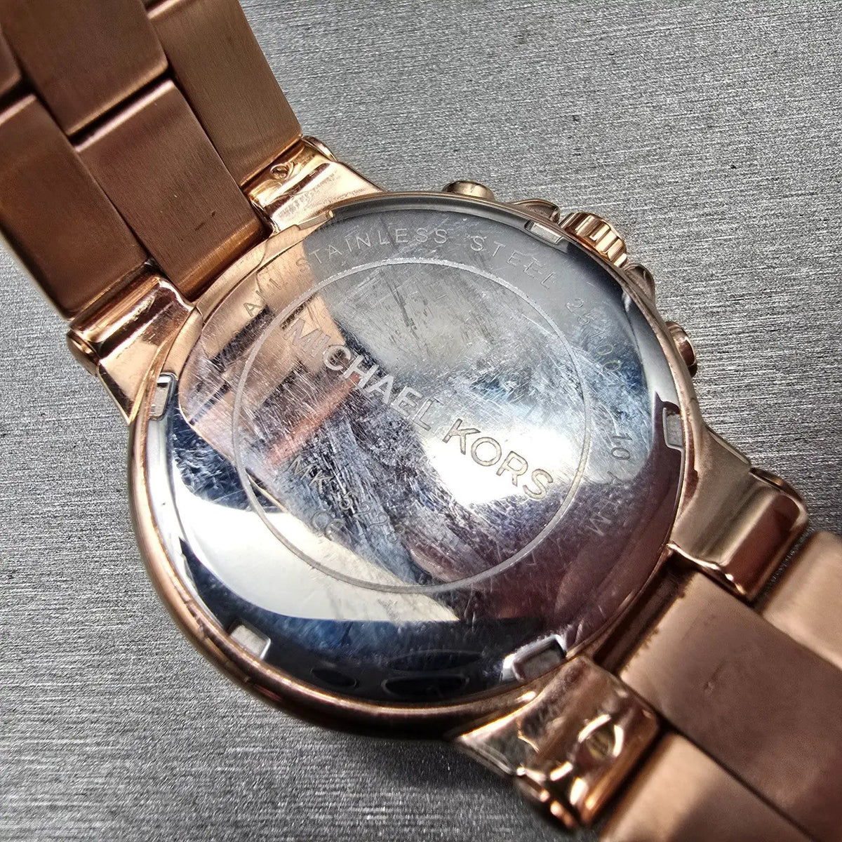 Michael Kors Runway Watch Women 38mm White Dial Rose Gold Chrono MK5223 New Batt10