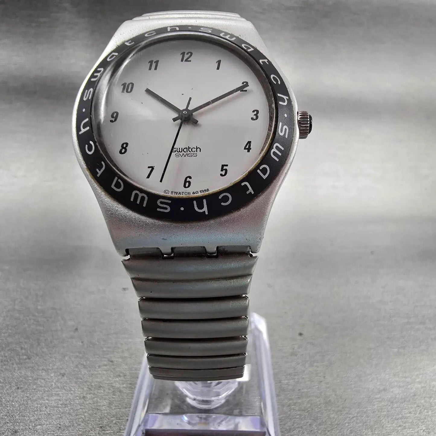 Swatch CONTRAST S Watch Men White Dial Silver Tone Round YLS1004 New Battery5