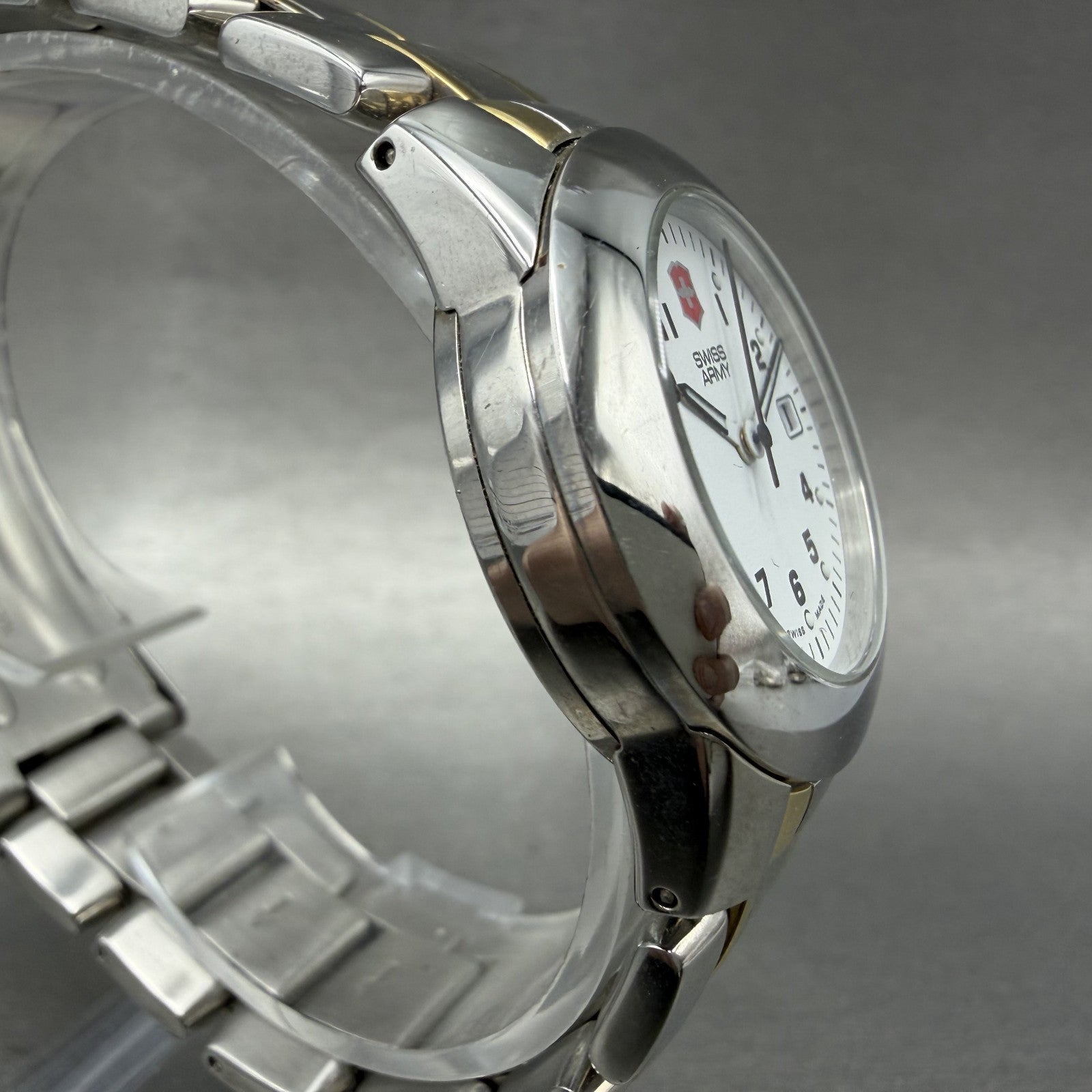 Victorinox Swiss Army Peak Watch Women 30mm White Dial Two Tone Date New Battery3