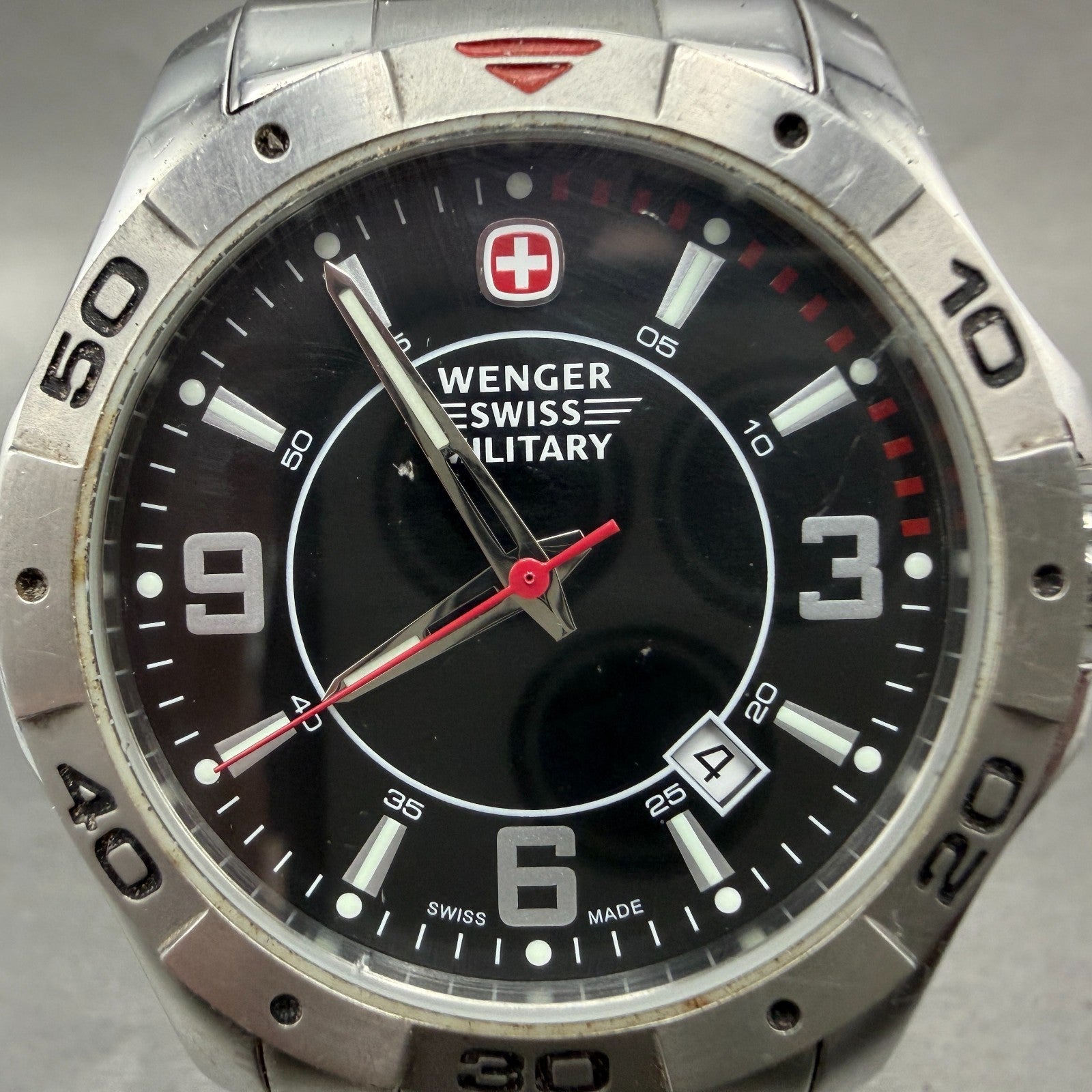 Wenger Swiss Military Dive Watch Men 42mm Black Dial Steel Date 79139 PARTS2