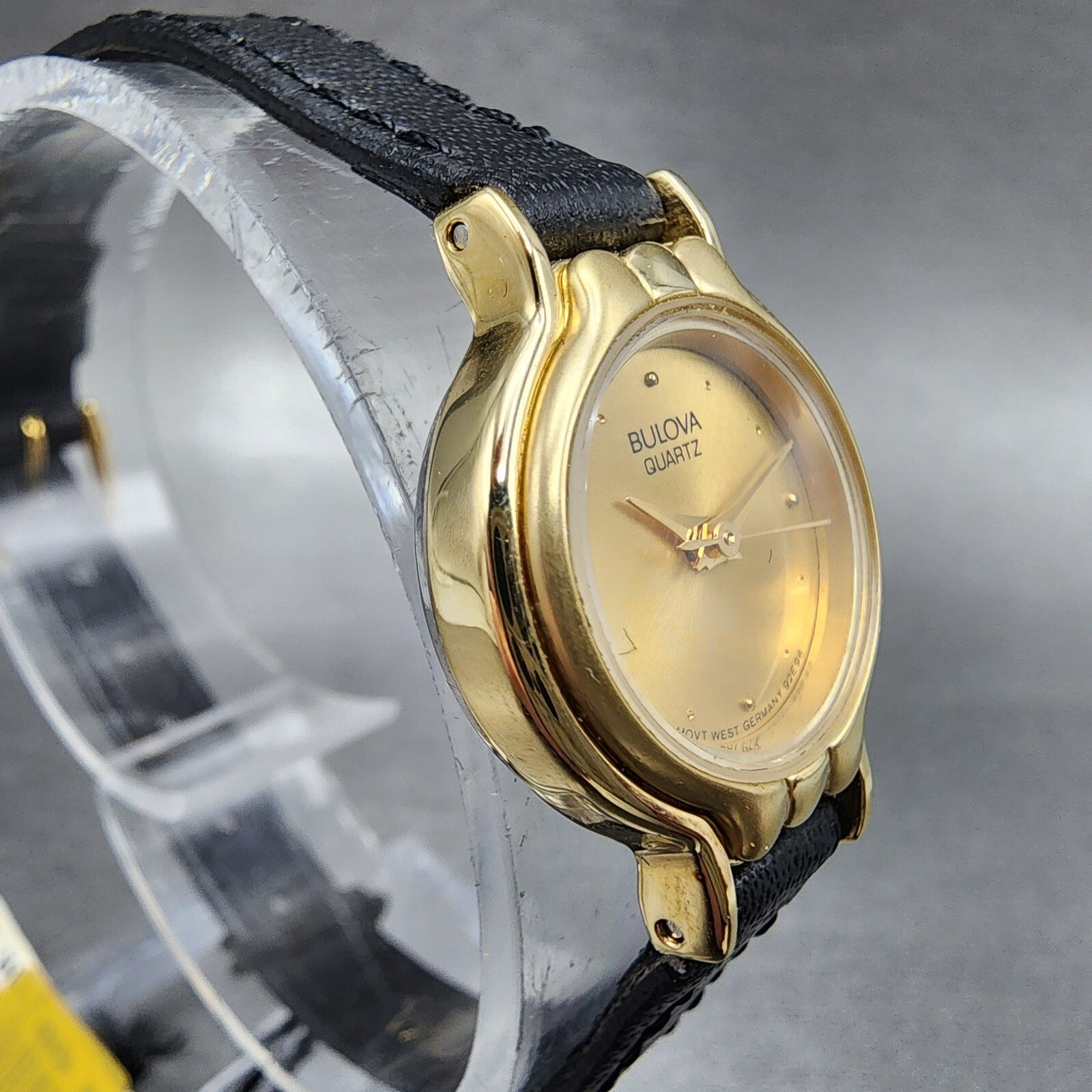 Bulova Watch Watch Women 20mm Gold dial Gold Tone Round New Batt NOS 92E965