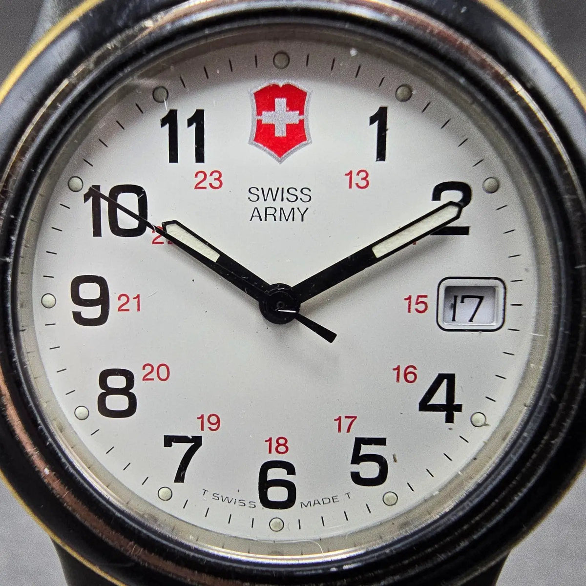 Victorinox Swiss Army Watch Men 39mm White Dial Black Silver Date New Battery1
