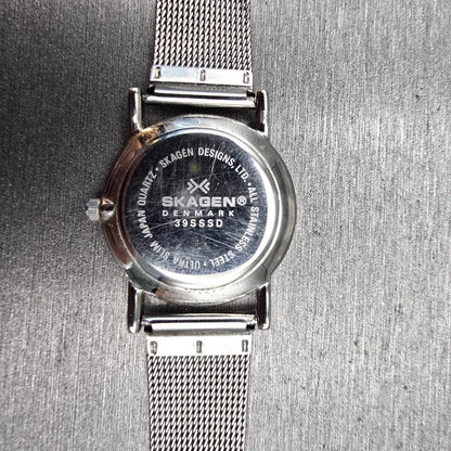Skagen Watch Women 26mm Silver Dial Silver Tone Round 39SSSD New Battery10