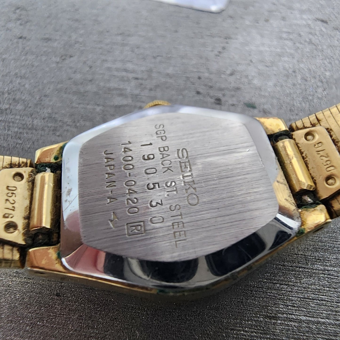 Seiko Watch Women 19mm Champagne Dial Gold Tone 14000320 New Battery9