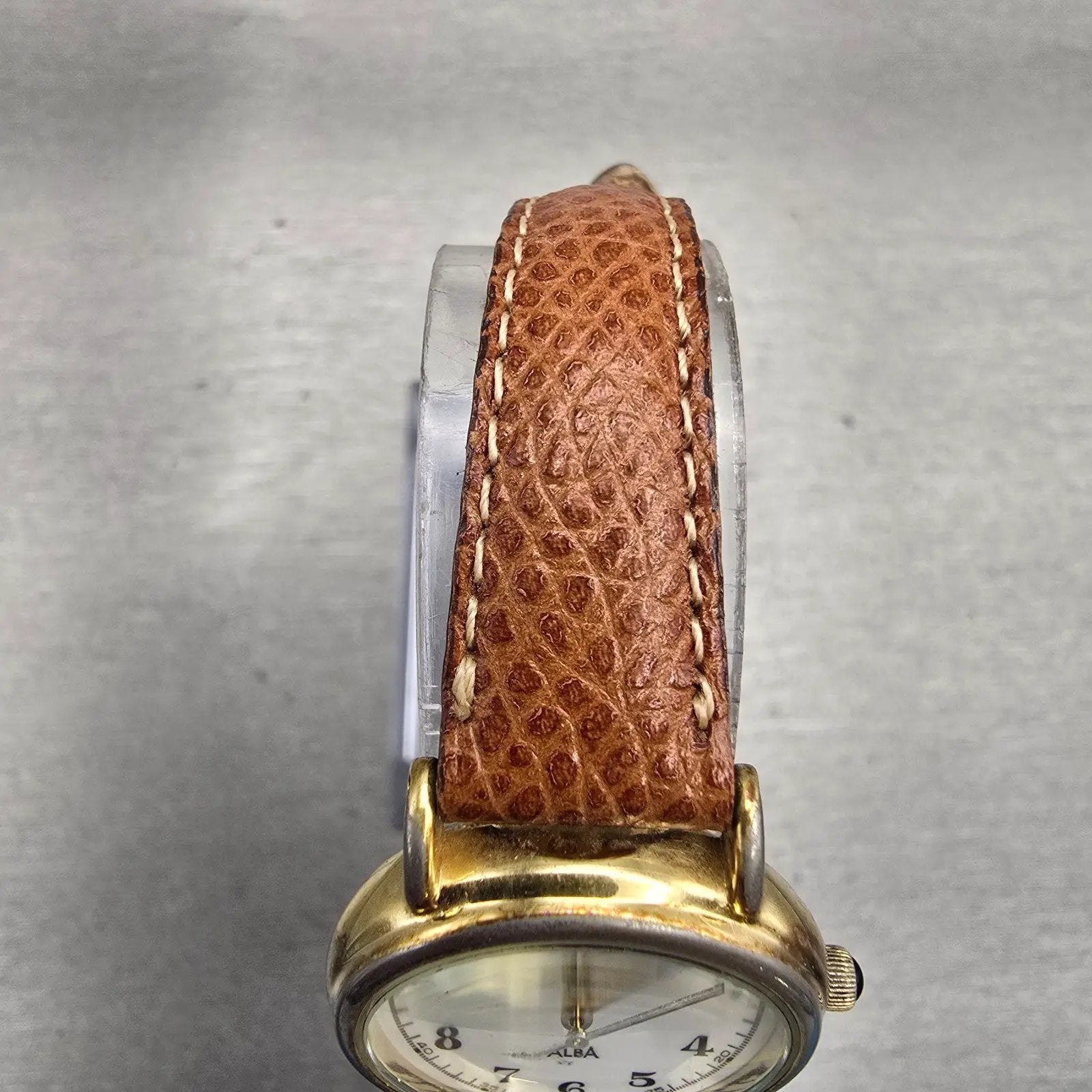 Seiko Alba Success Watch Women 24mm White Dial Gold Tone Round V306-6390 New Bat4