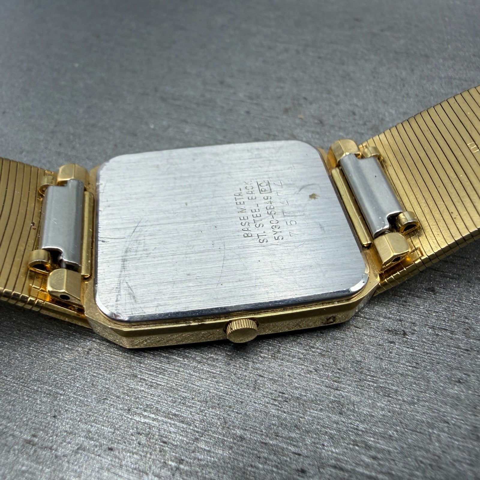 Seiko Tank Watch Men 25mm Silver Dial Gold Tone Rectangle READ! 5Y30-5B49 NewBat10