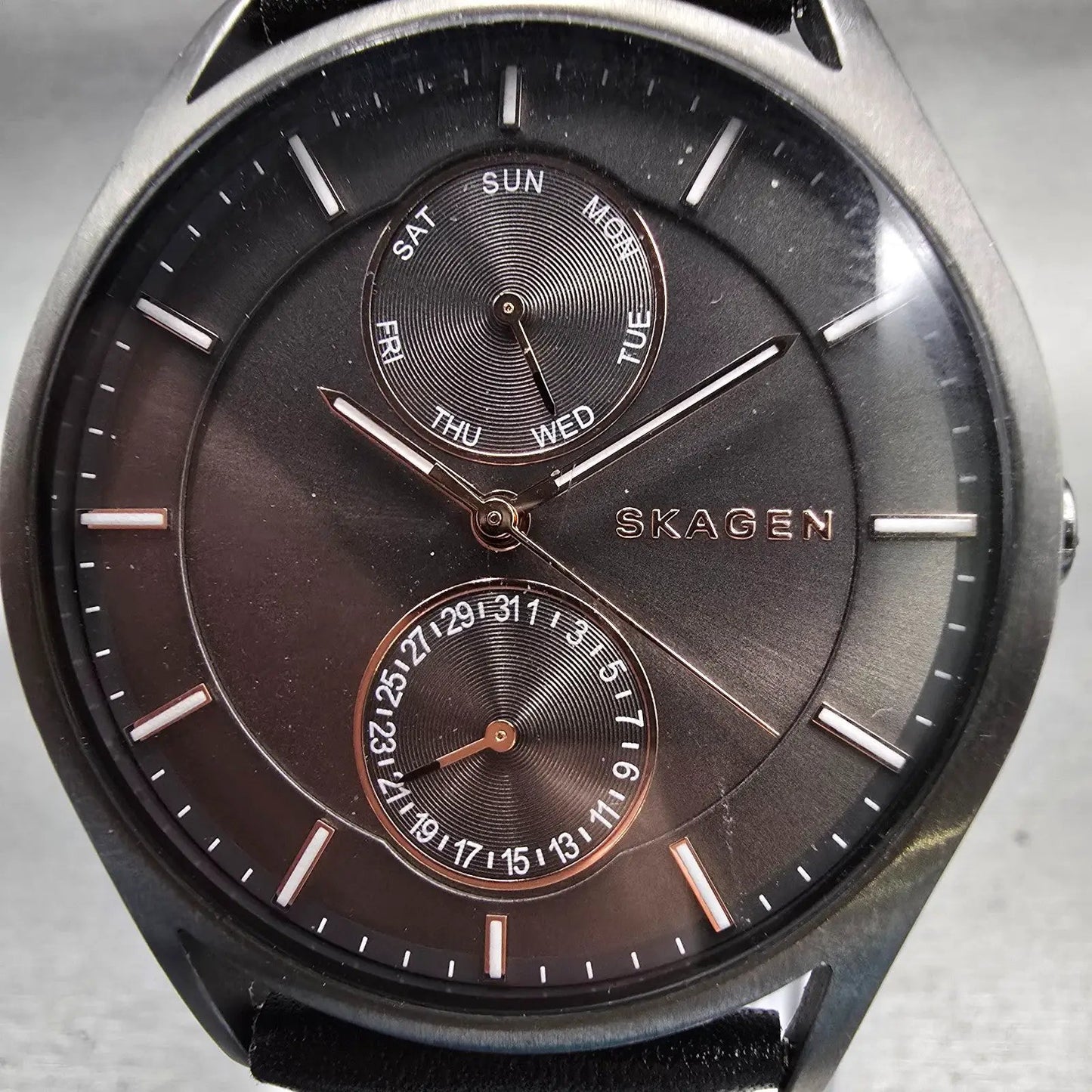 Skagen Holst Watch Men 40mm Gray Dial Gray Tone Daydate Round SKW6180 New Batt1