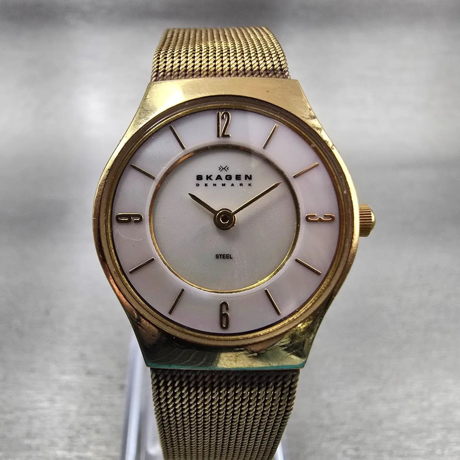 Skagen Denmark Watch Women 24mm MOP Dial Gold Tone Round 233XSGG New Battery0