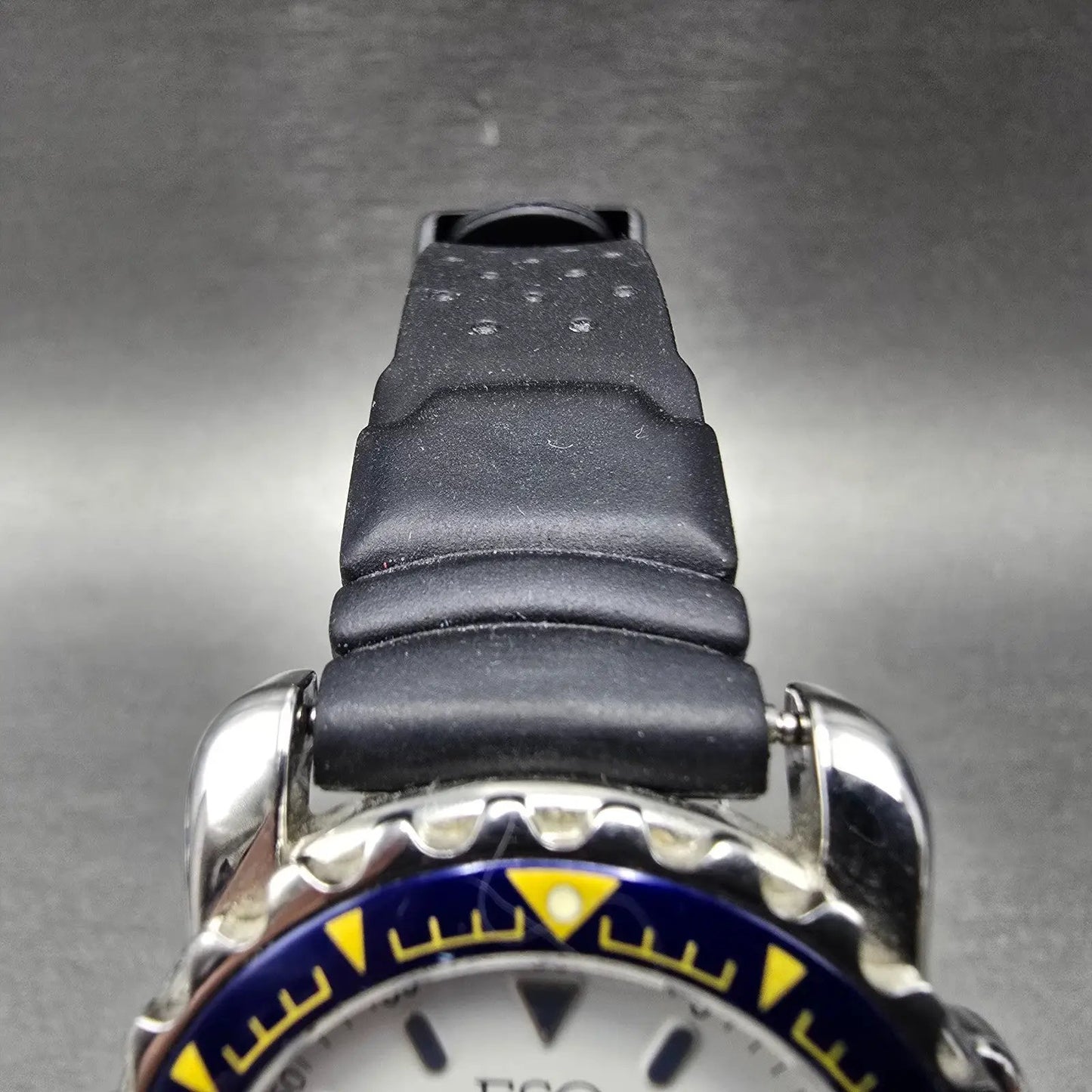 ESQ Submersible Dive Watch Women 32mm White Dial Silver Date Round New Battery4
