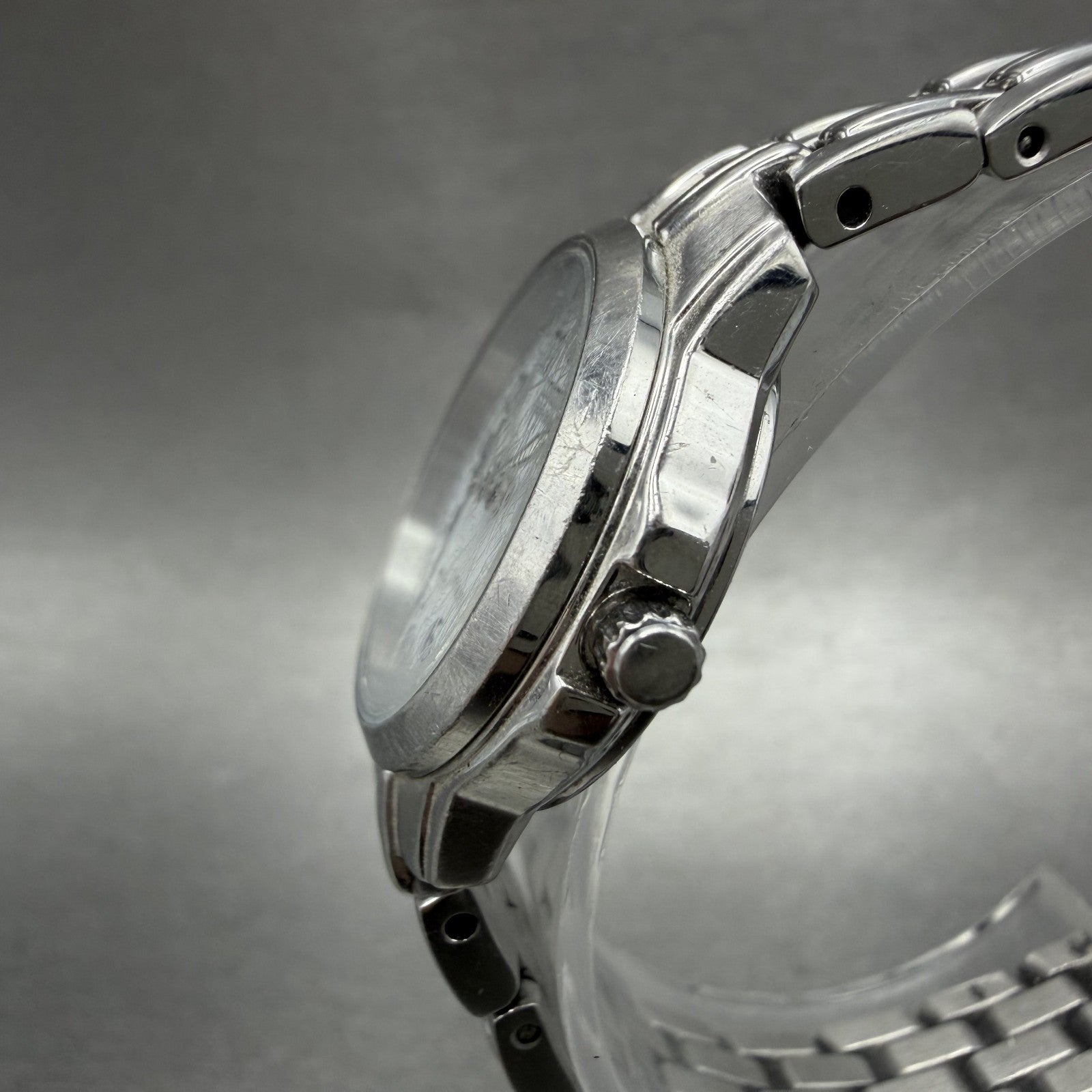 Citizen EcoDrive Watch Women 25mm White Dial Silver Tone Date E011S06489 Runs2