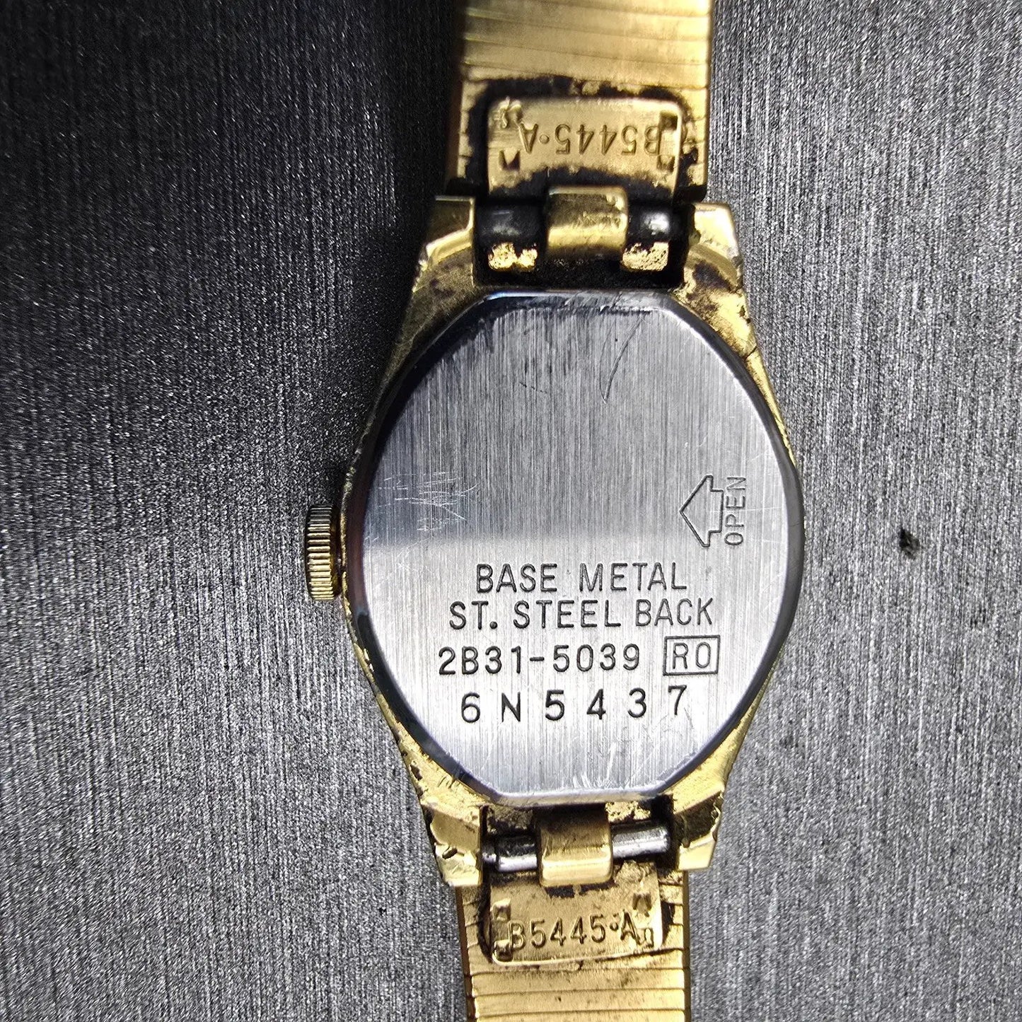 Seiko Watch Women 17mm Gold Dial Gold Tone Oval 2B31-5039 New Battery Vintage10