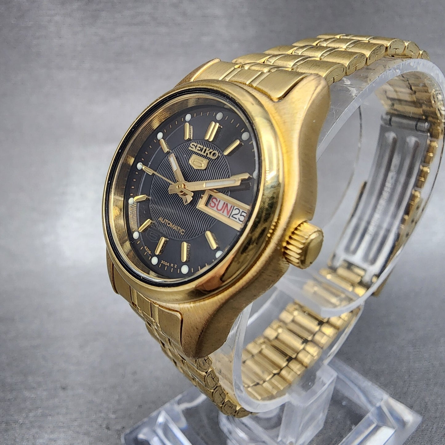 Seiko 5 Watch Women 25mm Black Dial Gold Tone Daydate Round 42060720 Runs2