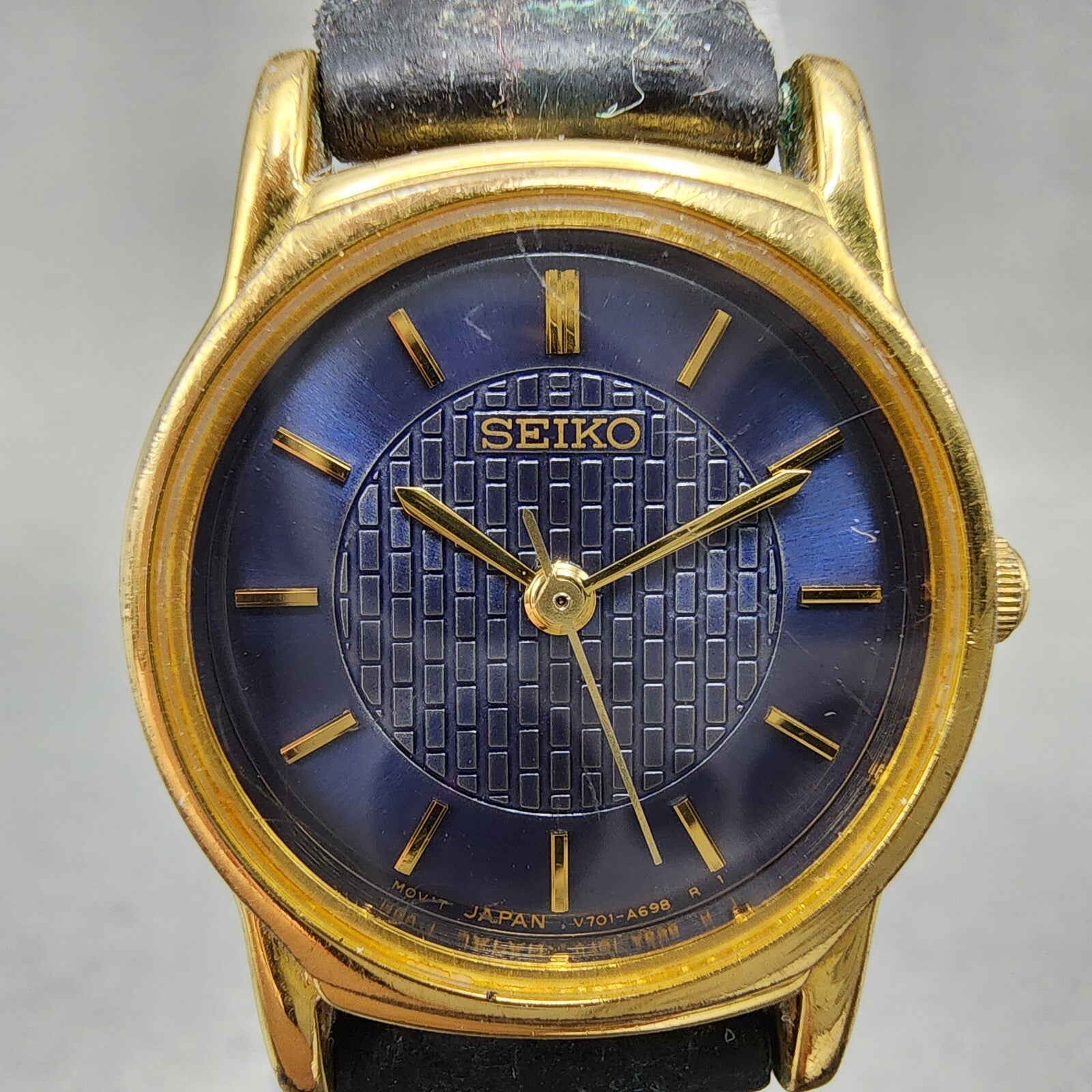 VTG Seiko Watch Women 22mm Blue Dial Gold Tone Round V701A110 New Battery1