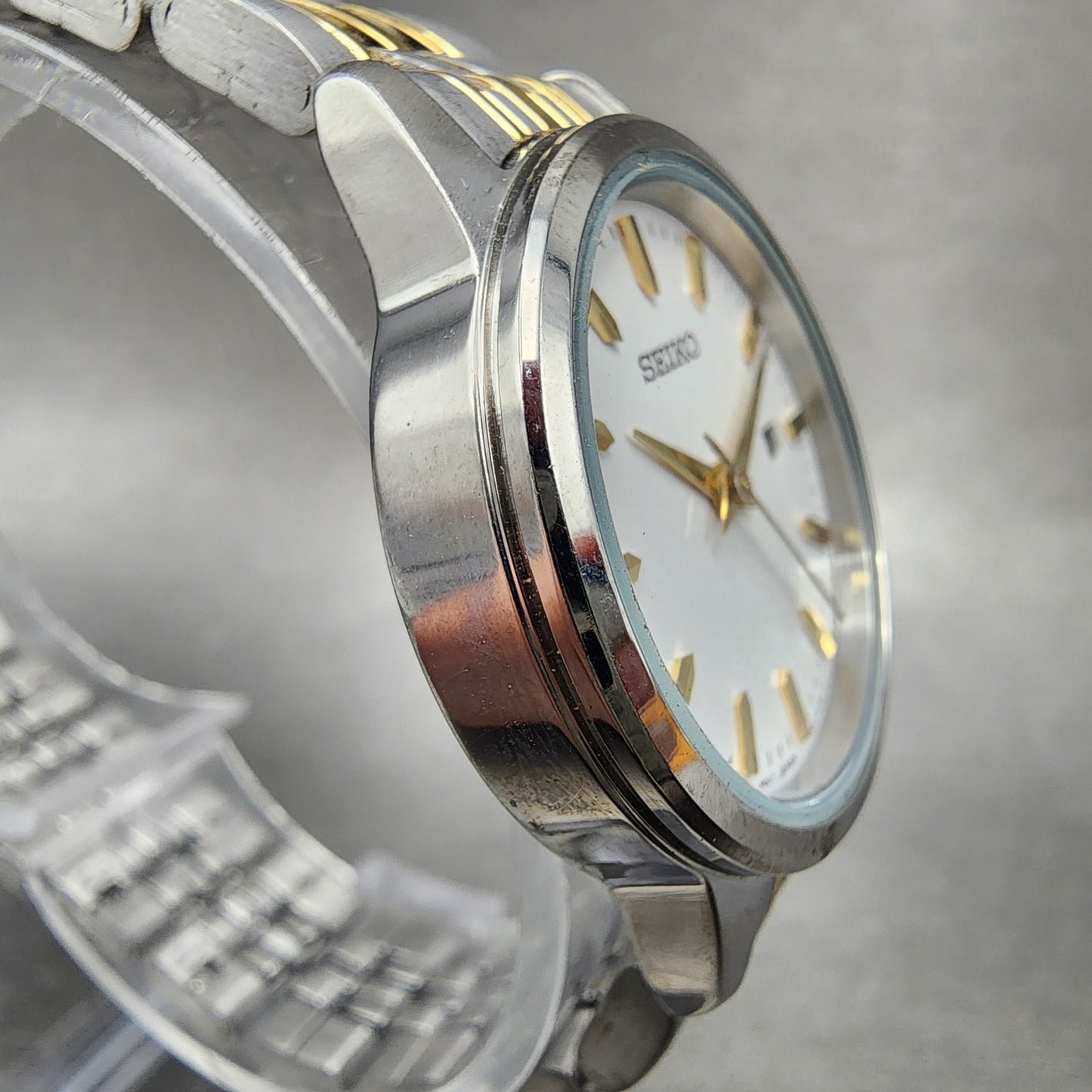 Seiko Watch Women 29mm White Dial Two Tone Date Round 6n2200a0 New Battery3