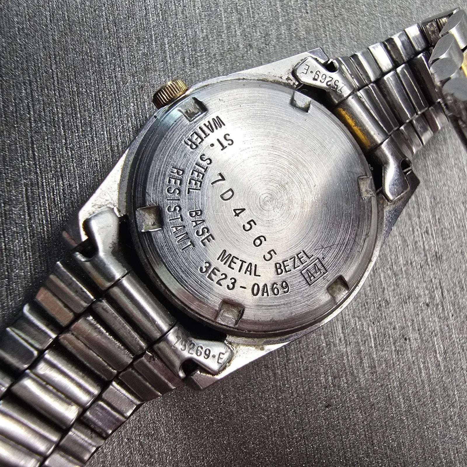 Seiko SQ Watch Women 24mm Silver Dial Two Tone Daydate Round 3E23-0A69 New Batt10