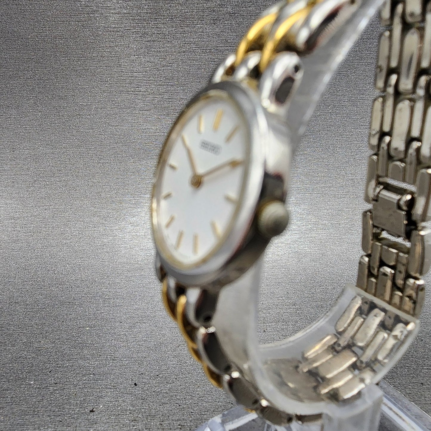 Seiko Watch Women 24mm Silver Dial Two Tone Round V7006379 New Battery3