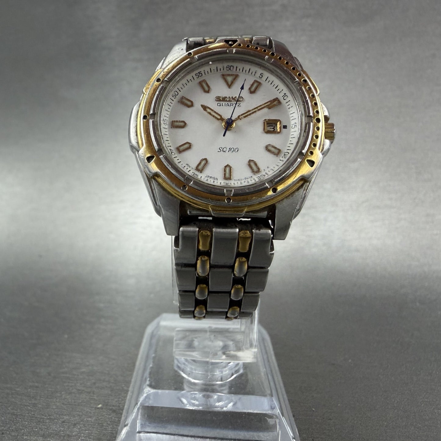 Seiko SQ 100 Dive Watch Women 31mm White Dial Two Tone Date 7N82-6C30 NewBattery5