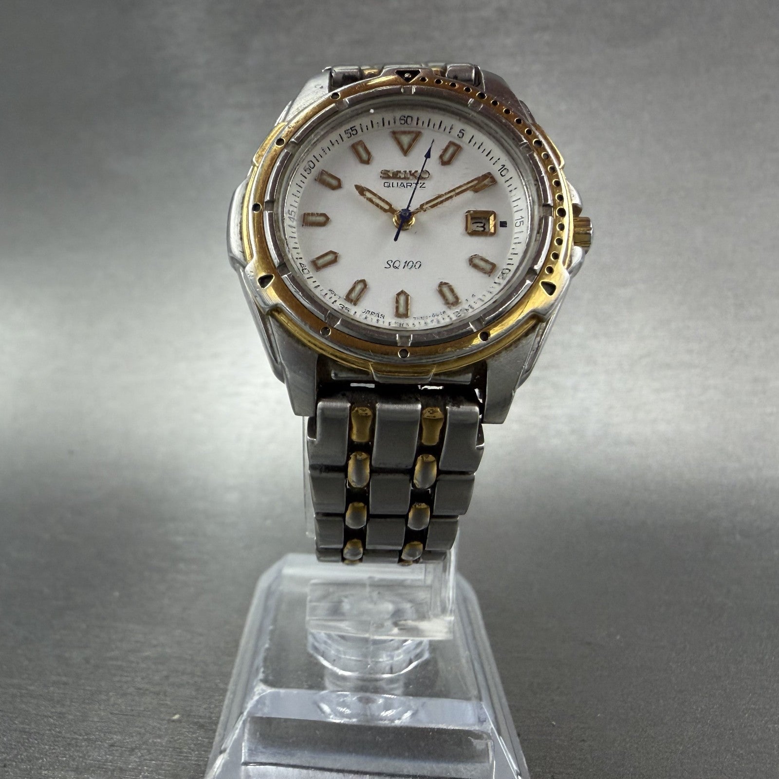 Seiko SQ 100 Dive Watch Women 31mm White Dial Two Tone Date 7N82-6C30 NewBattery5