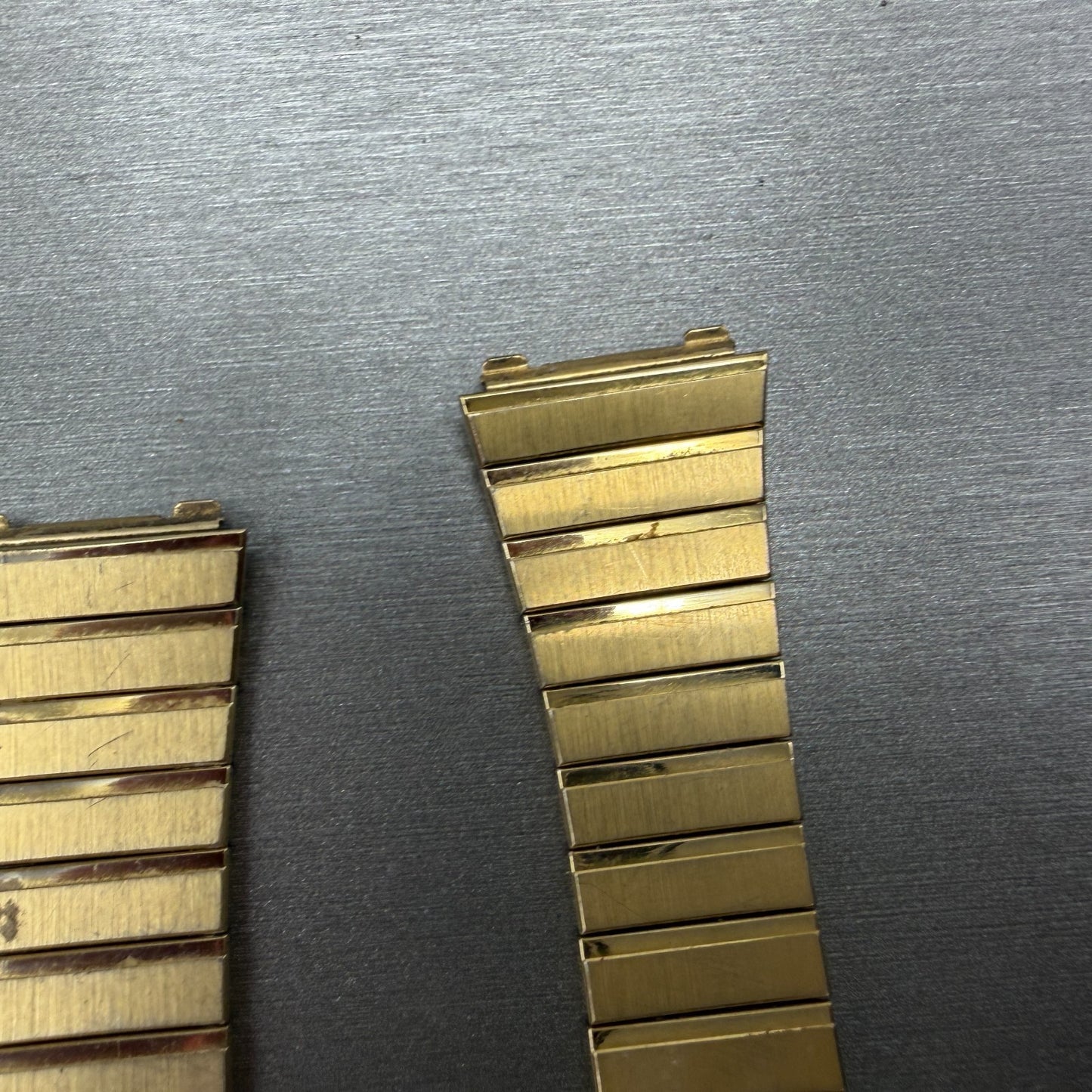 Seiko Bracelet 18mm Gold Tone Stainless Steel MISSING A PIECE Z1355L VTG5