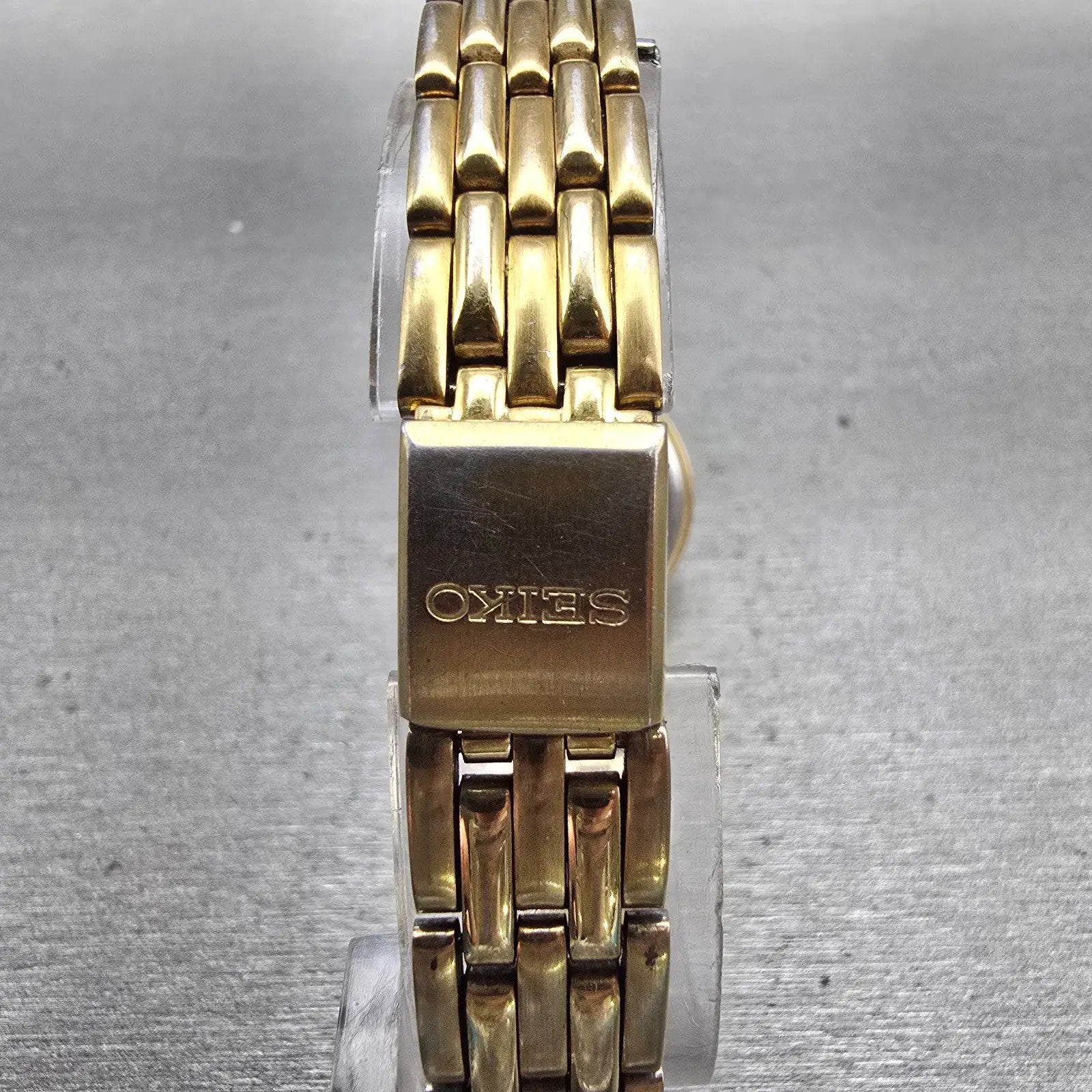 Seiko Watch Women 24mm White Dial Gold Tone Round 3Y02-0B50 New Battery Vintage7
