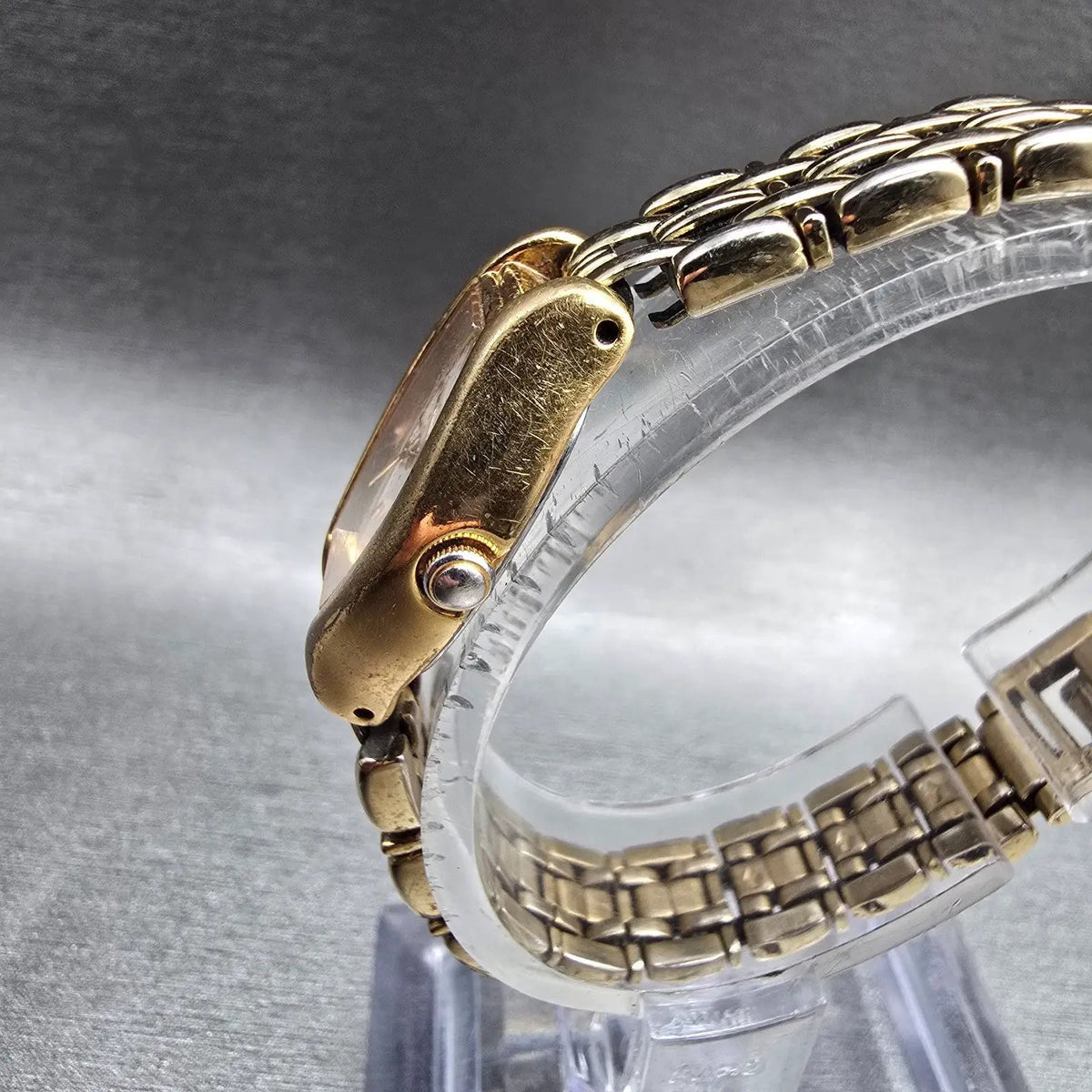 Seiko Watch Women 18mm White Dial Gold Tone Oval 1N01-5C19 New Battery Vintage J2