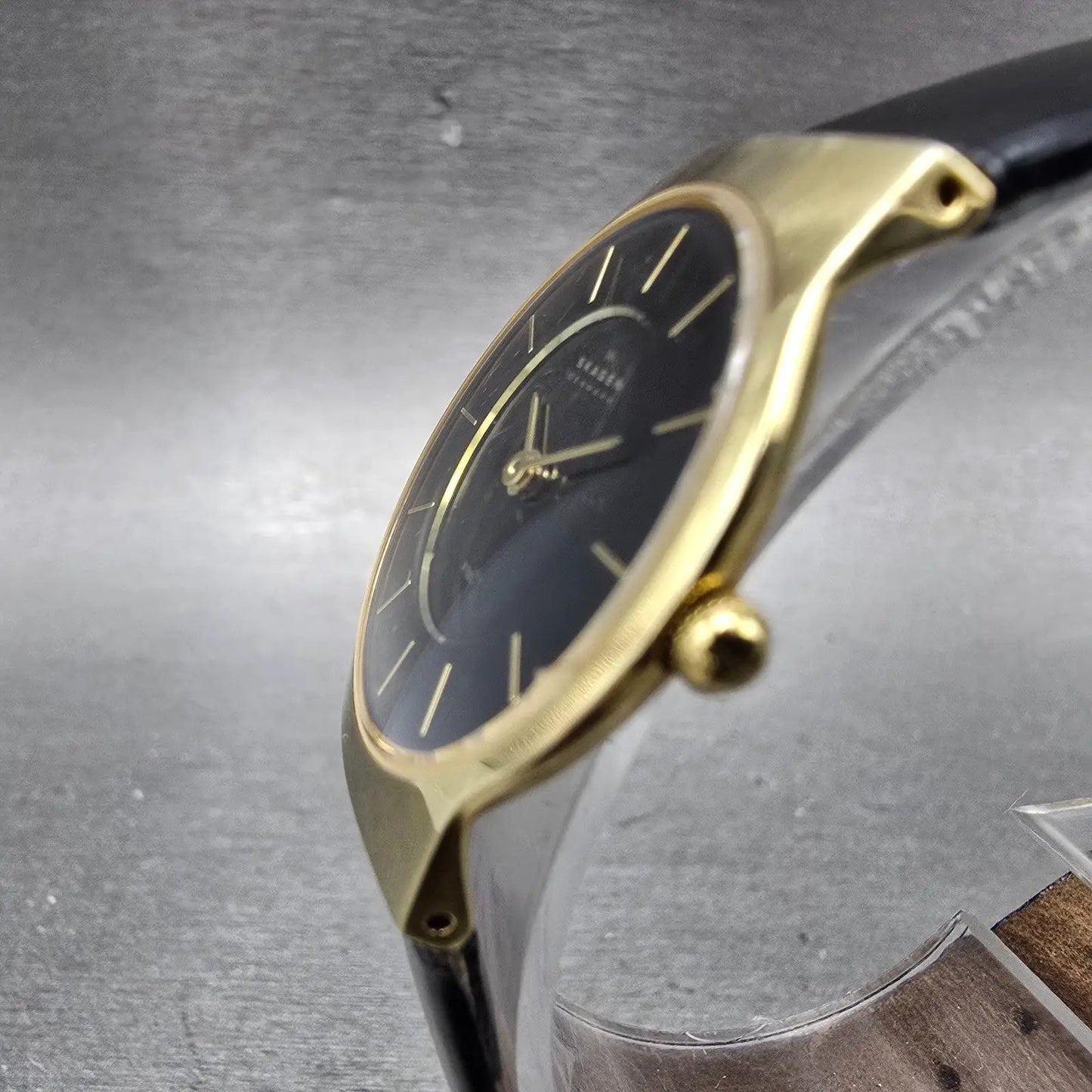 Skagen Watch Women 28mm Black Dial Gold Tone Round 233SGLB New Battery2