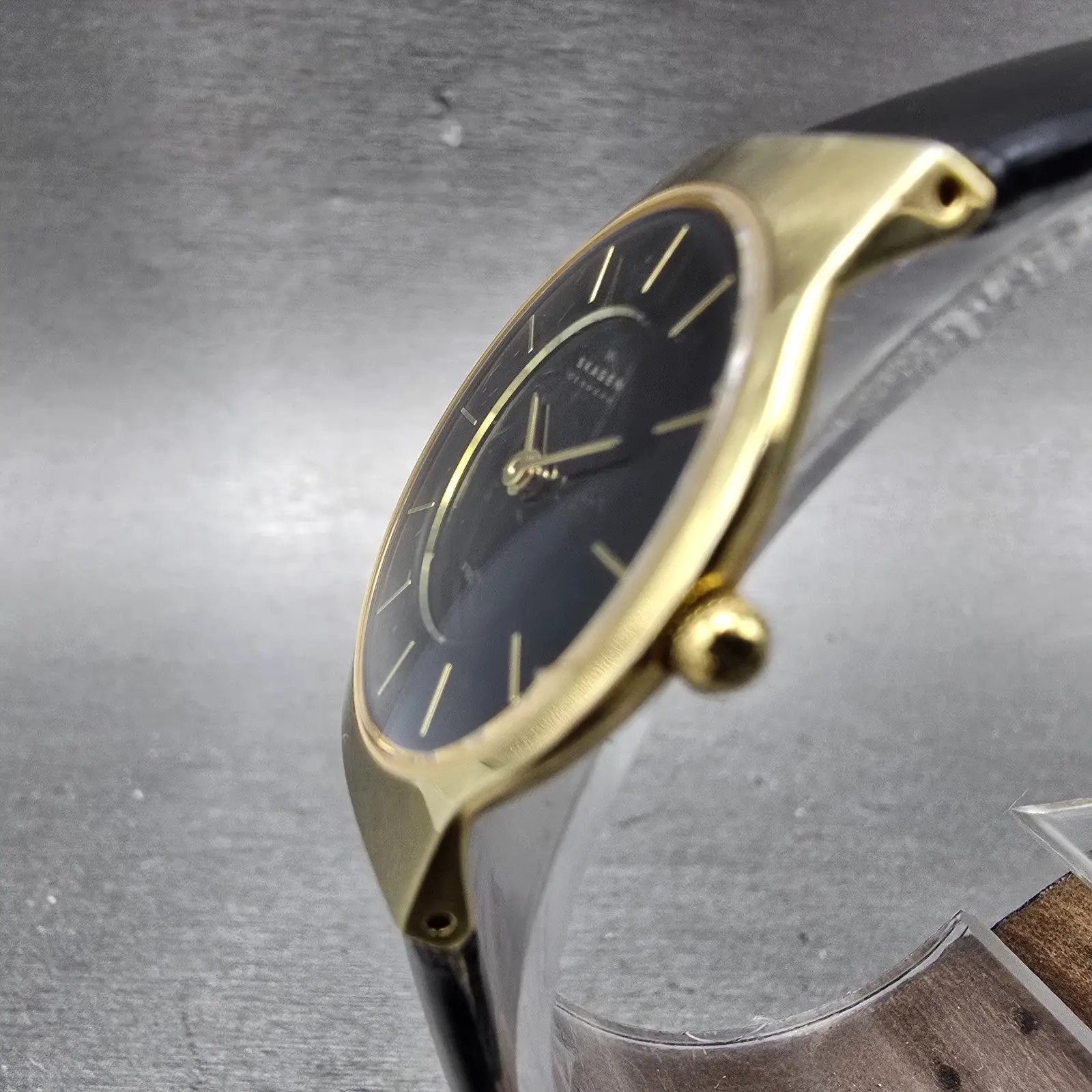 Skagen Watch Women 28mm Black Dial Gold Tone Round 233SGLB New Battery2