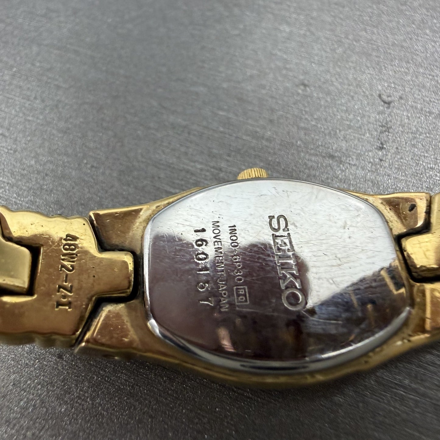 Seiko Watch Women 17mm Champagne Dial Gold Tone Oval 1N00-6P30 New Battery9