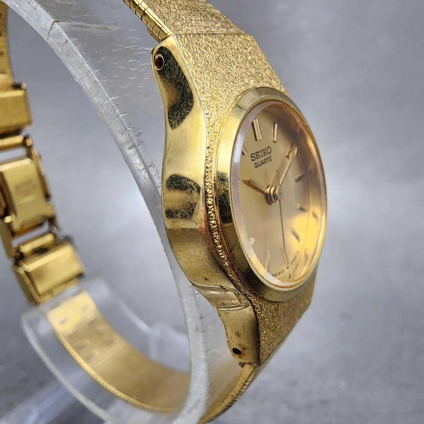 Seiko Watch Women 20mm Champagne Dial Gold Tone Round 8Y210020 New Battery3