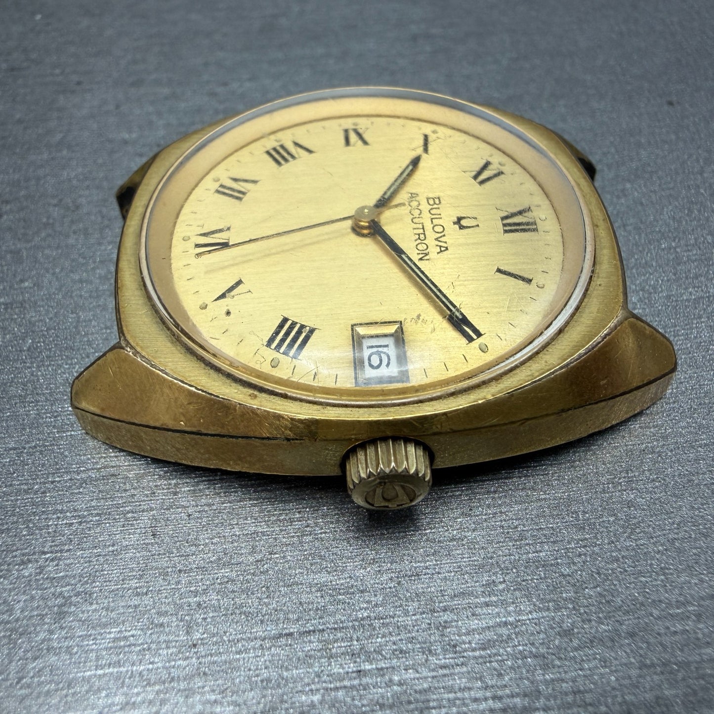 Bulova Accutron Watch Men 35mm Champagne Dial Gold Tone Date Round PARTS Vintage6