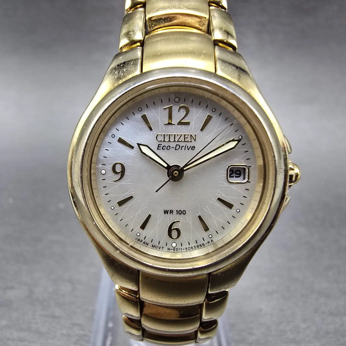 Citizen Eco-Drive Watch Women 25mm MOP Dial Gold Date E011-S039959 Round Works0