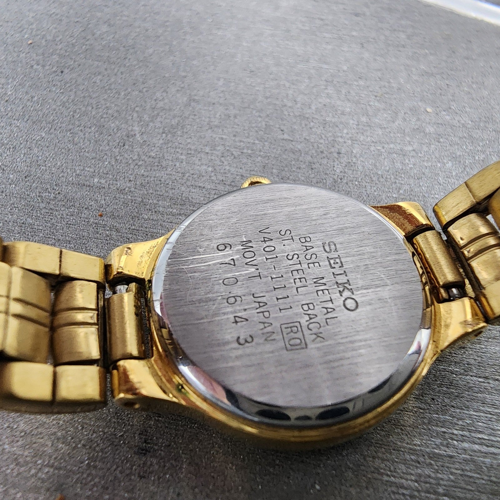 Seiko Watch Women 21mm Black Dial Gold Tone Round V4011111 New Battery9