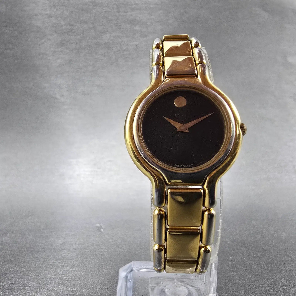 Movado Museum Watch Women 25mm Black Dial Gold Tone Round 88.25.823 New Battery5