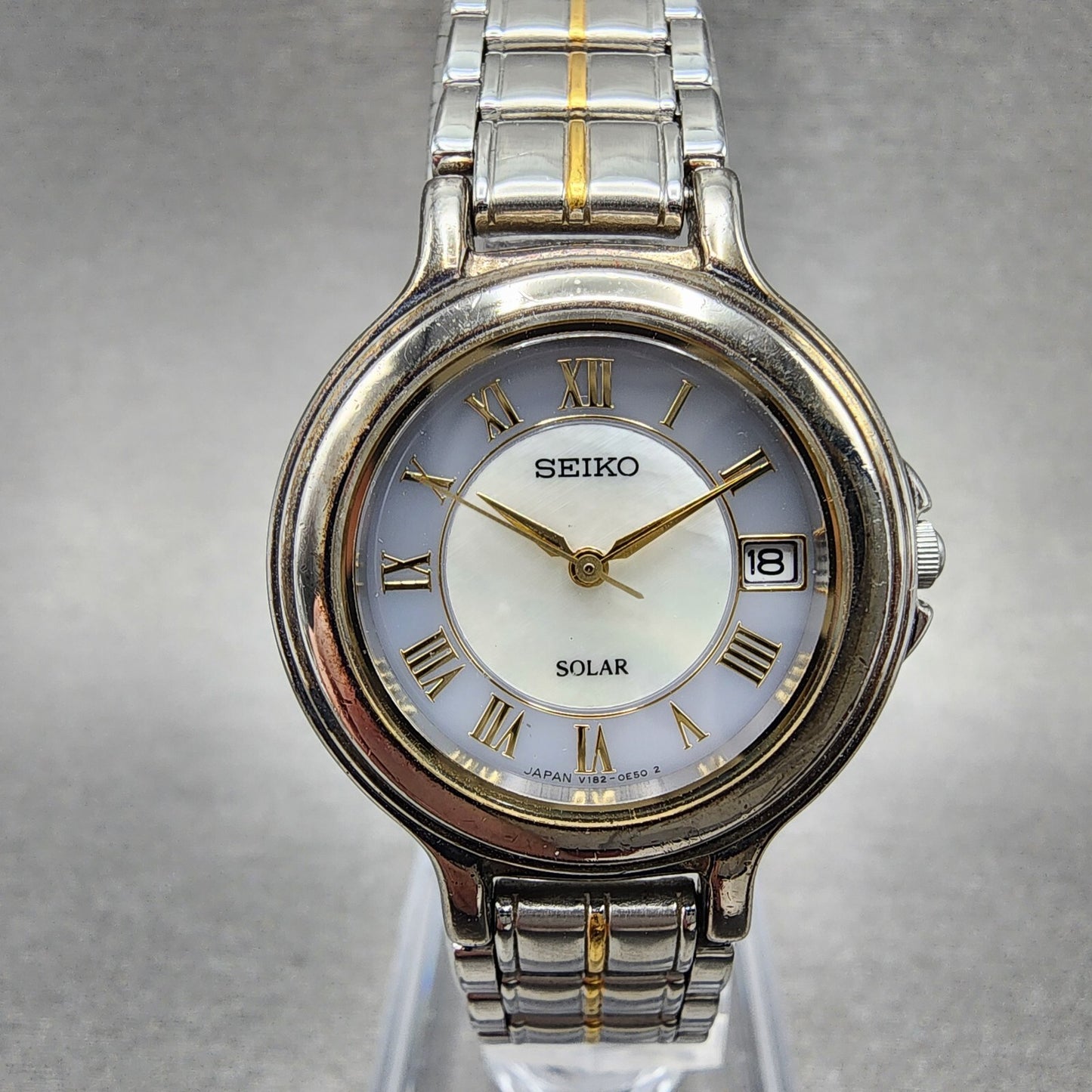Seiko Solar Watch Women 28mm MOP Dial Two Tone Date Round V182-0C70 Runs