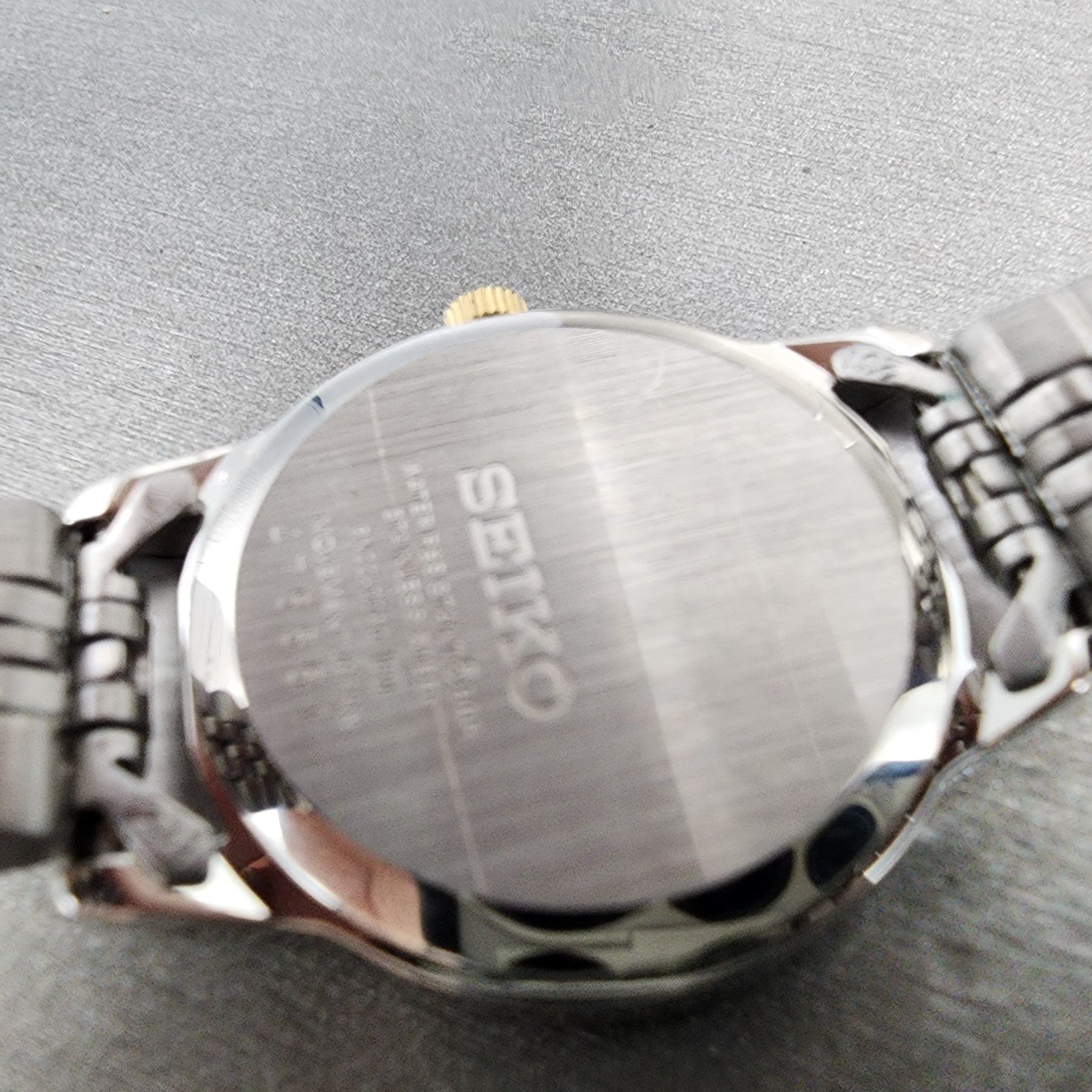 Seiko Watch Women 29mm White Dial Two Tone Date Round 6n2200a0 New Battery9