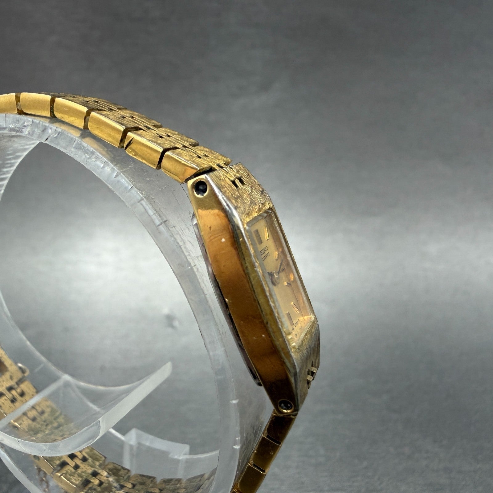 Seiko Tank Watch Women 12mm Champagne Dial Gold Tone 2E20-5559 New Battery VTG3