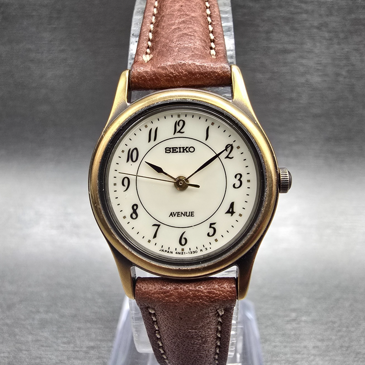 Seiko Avenue Watch Women 23mm Ivory Dial Gold Tone Round 4N21-0680 New Battery0