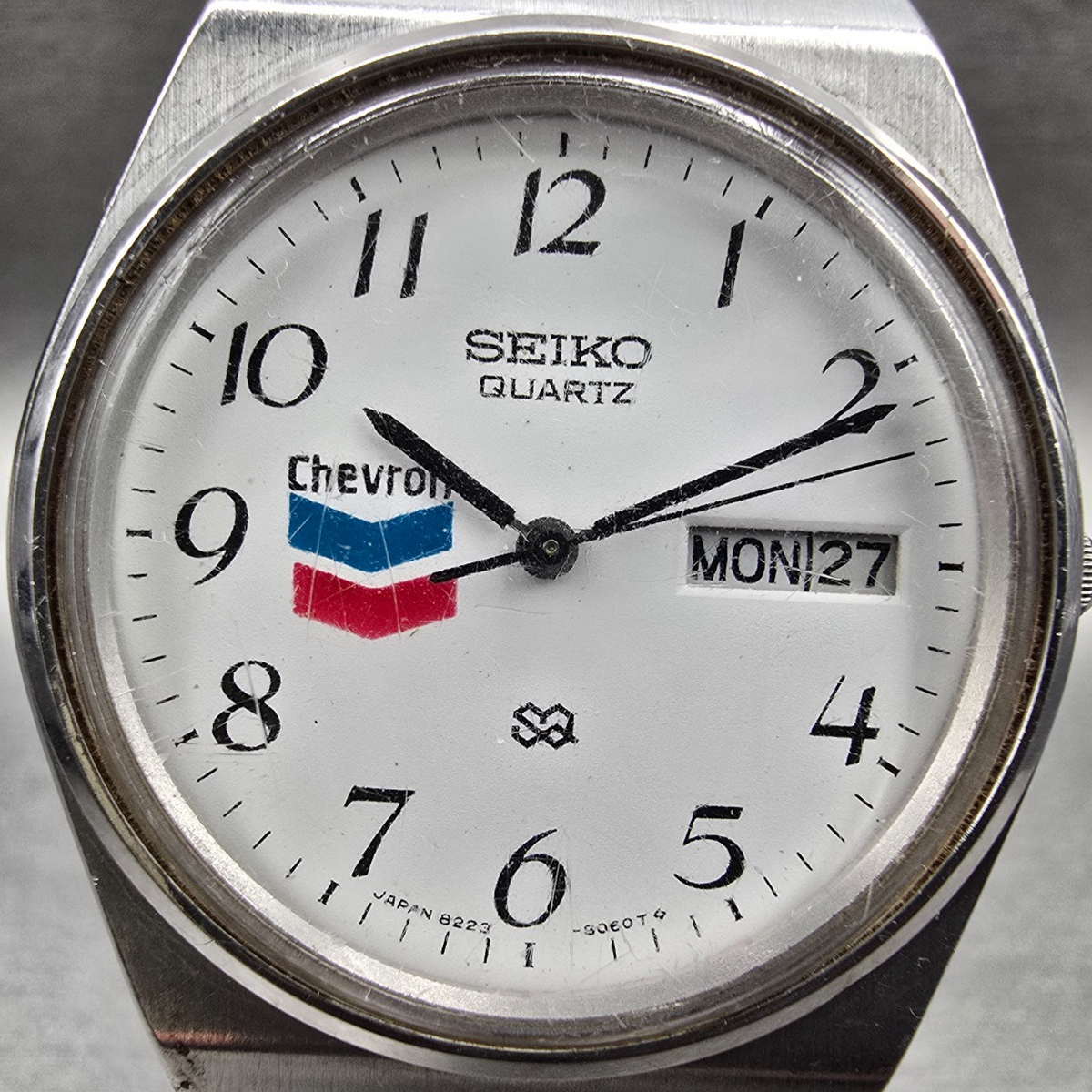 Seiko SQ Watch Men 35mm White Dial Silver Daydate Round 8223-8029 Chevron NewBat1