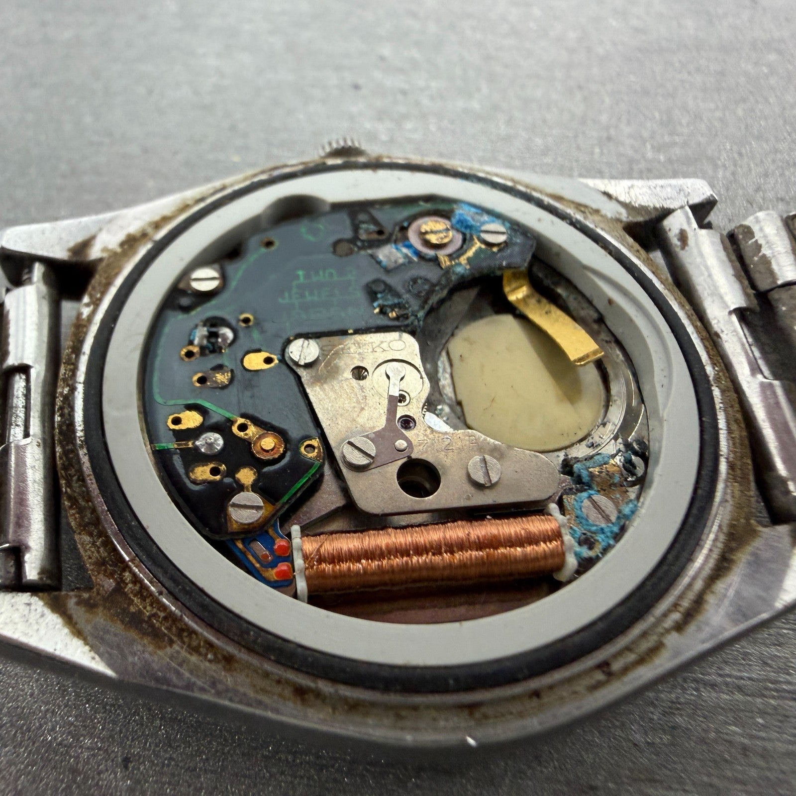 Seiko Watch Men 35mm White Dial Silver Tone 7121-800 Round VTG PARTS10