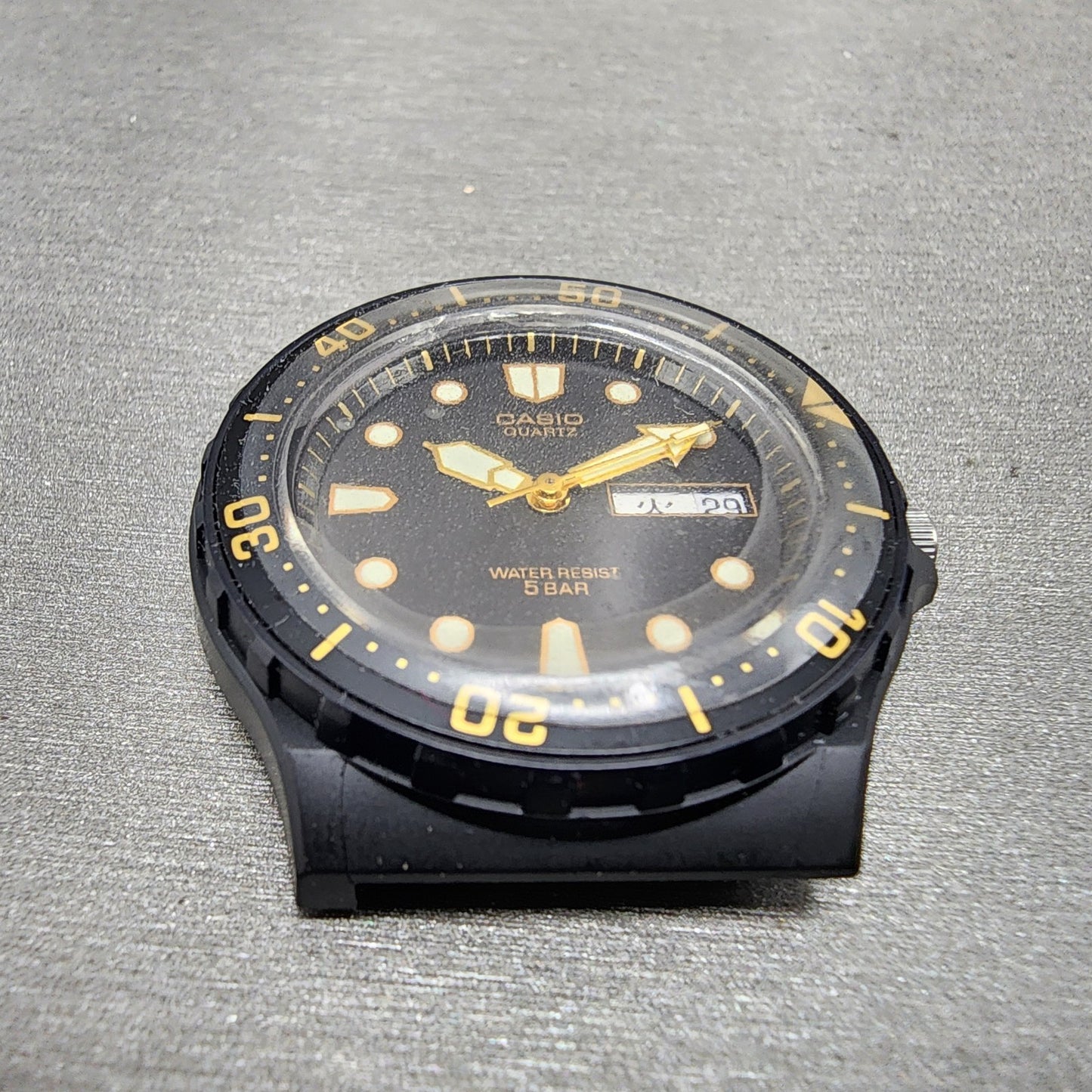 Casio MRW81 Dive Watch Men 37mm Black Dial Black Tone Daydate Round NOS New Bat3