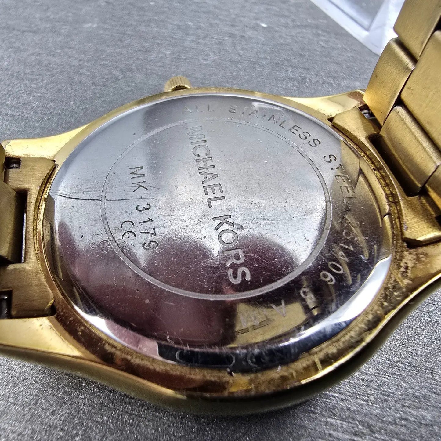 Michael Kors Runway Watch Women 42mm Champagne Dial Gold Tone MK-3179 New Batt O8