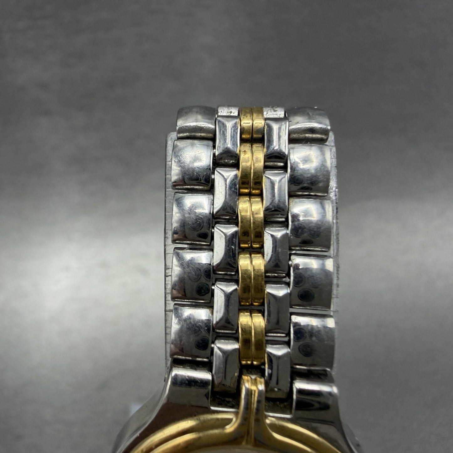 Bulova Watch Women 24mm White Dial two Tone Date Round 98M02 New Battery ABCD4
