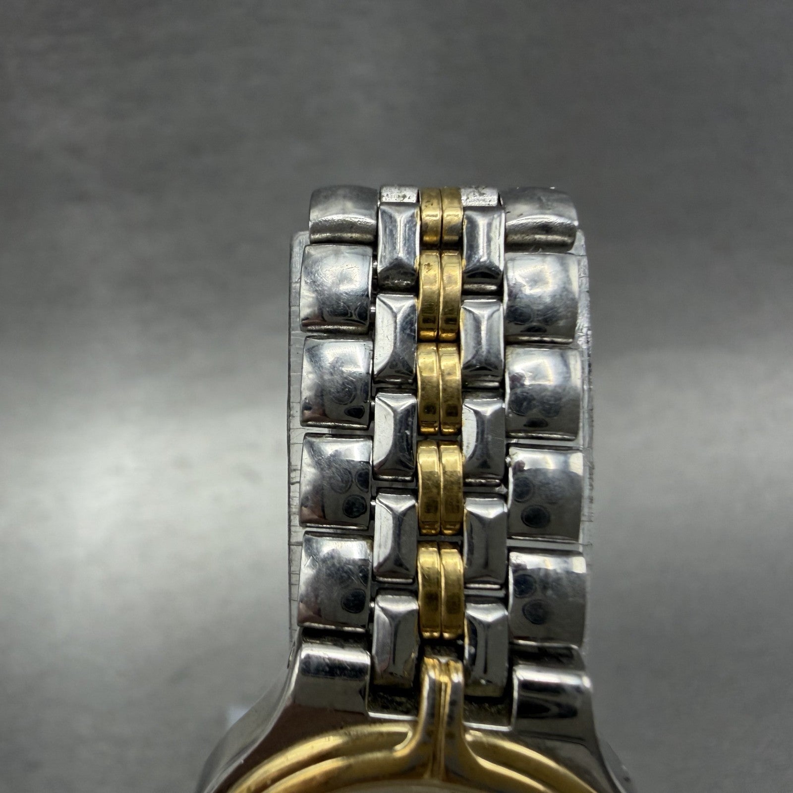 Bulova Watch Women 24mm White Dial two Tone Date Round 98M02 New Battery ABCD4